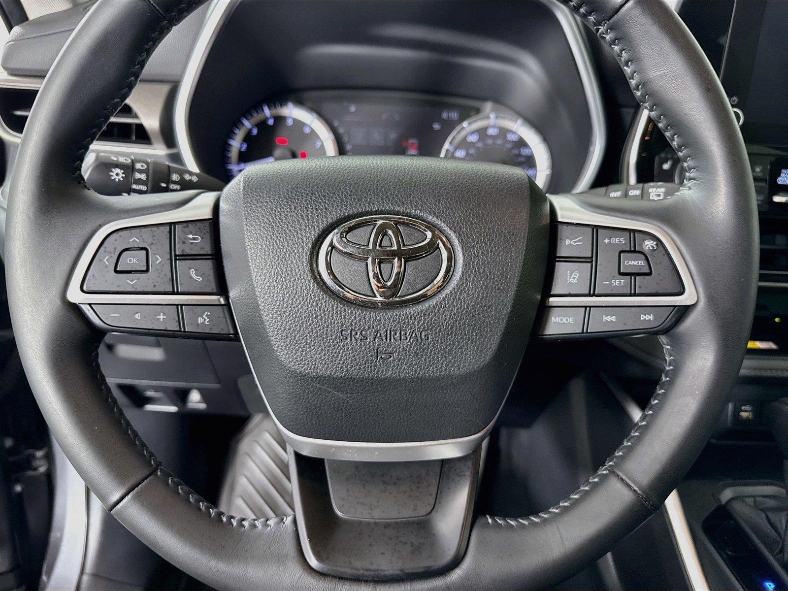 2023 Toyota Highlander XLE photo 16