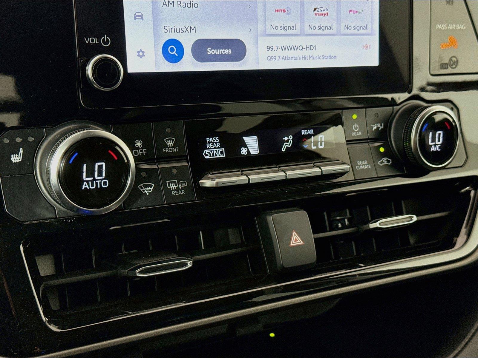 2023 Toyota Highlander XLE photo 26