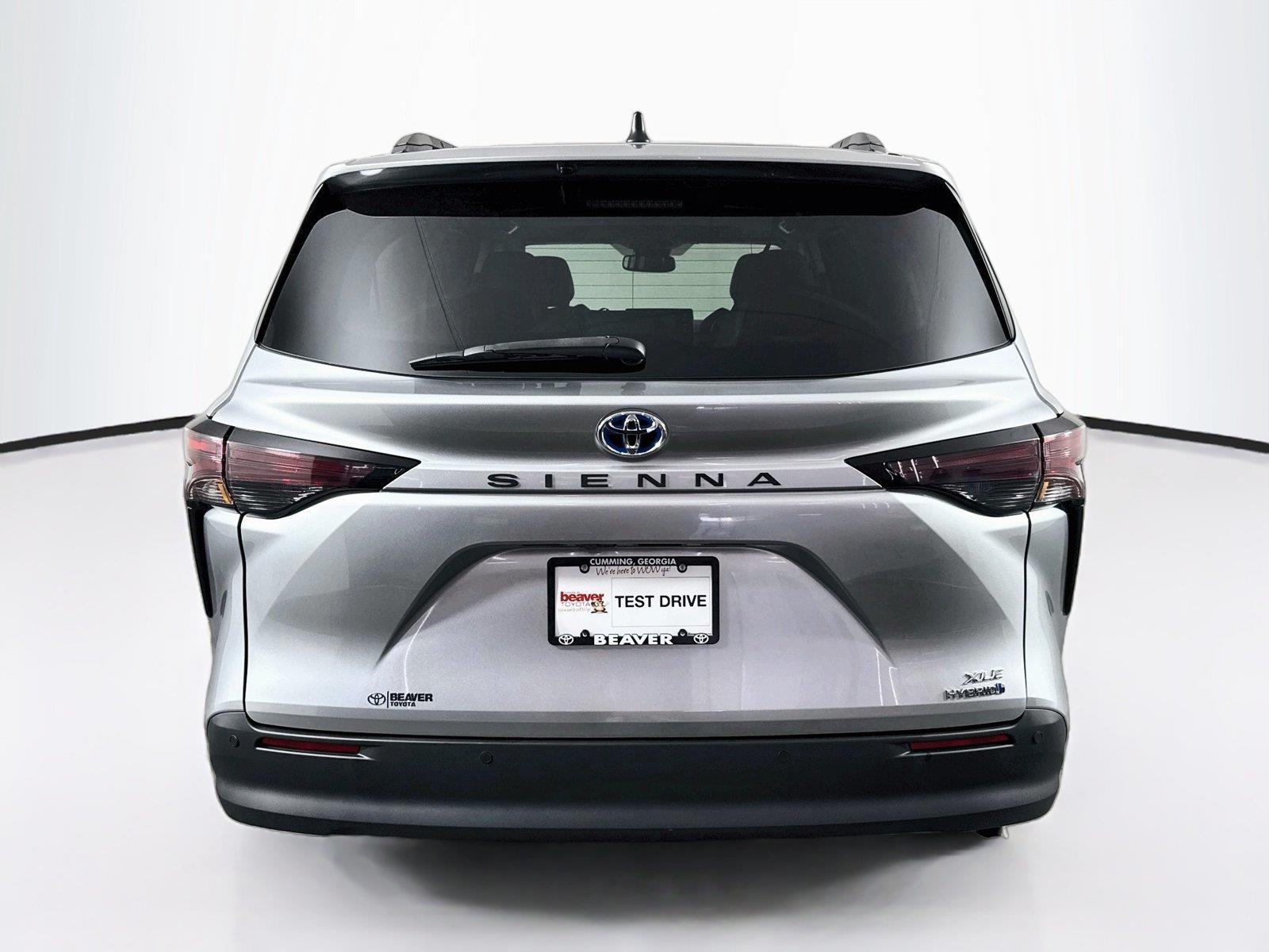 2024 Toyota Sienna XLE 8-Passenger photo 10