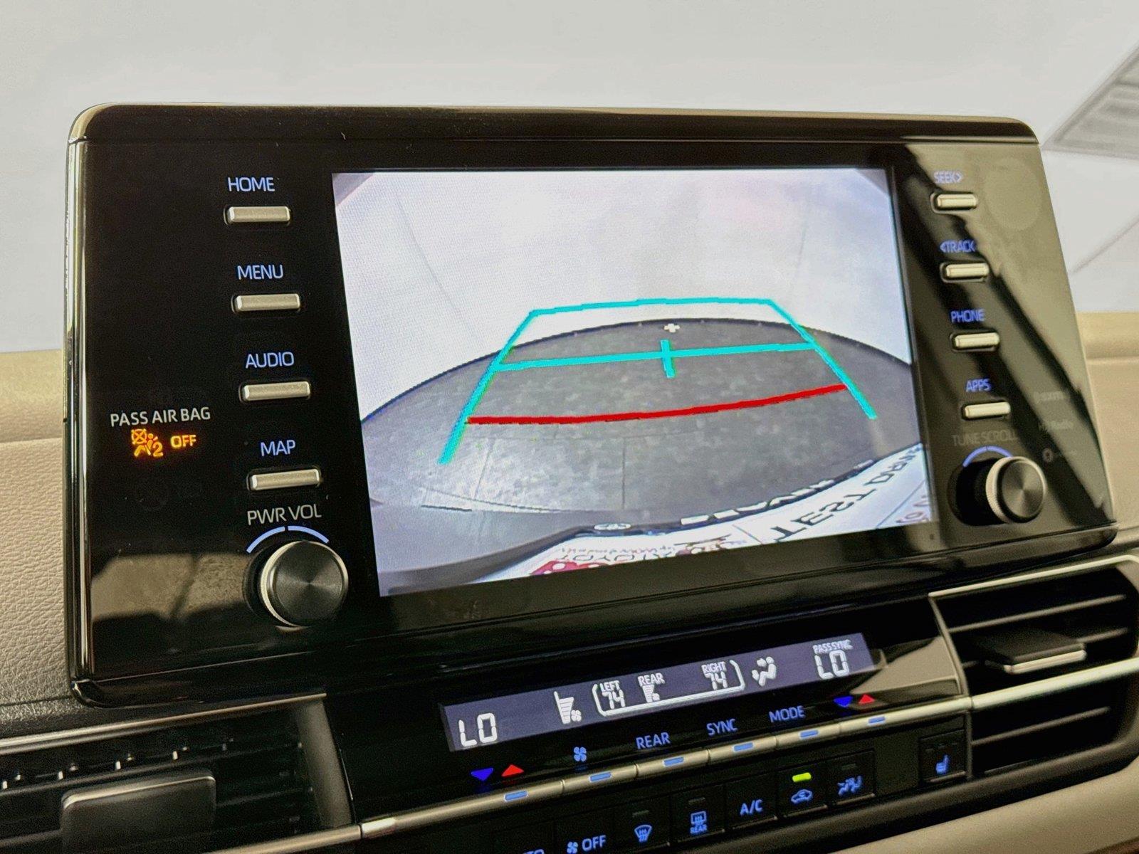 2024 Toyota Sienna XLE 8-Passenger photo 24