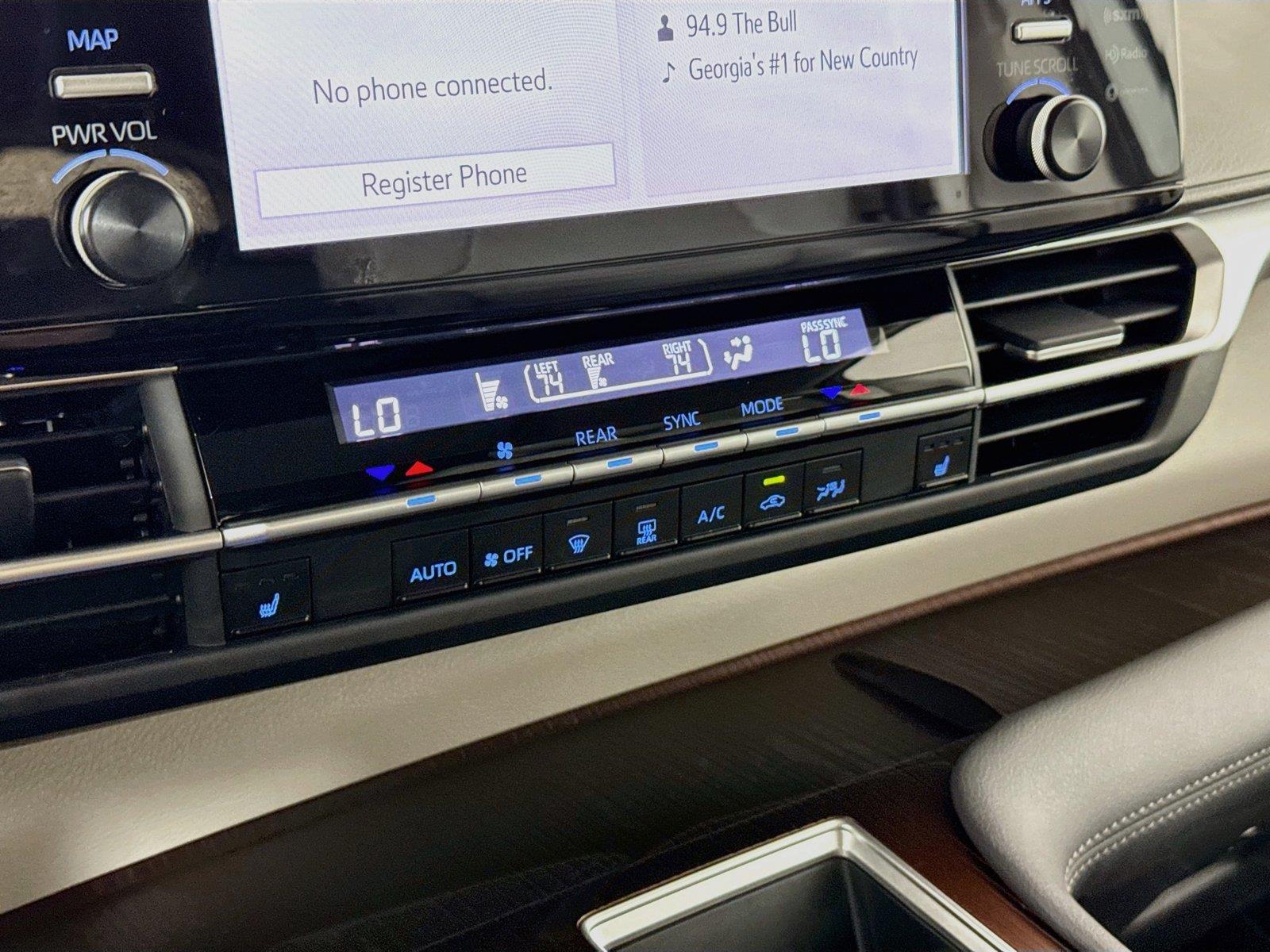 2024 Toyota Sienna XLE 8-Passenger photo 25