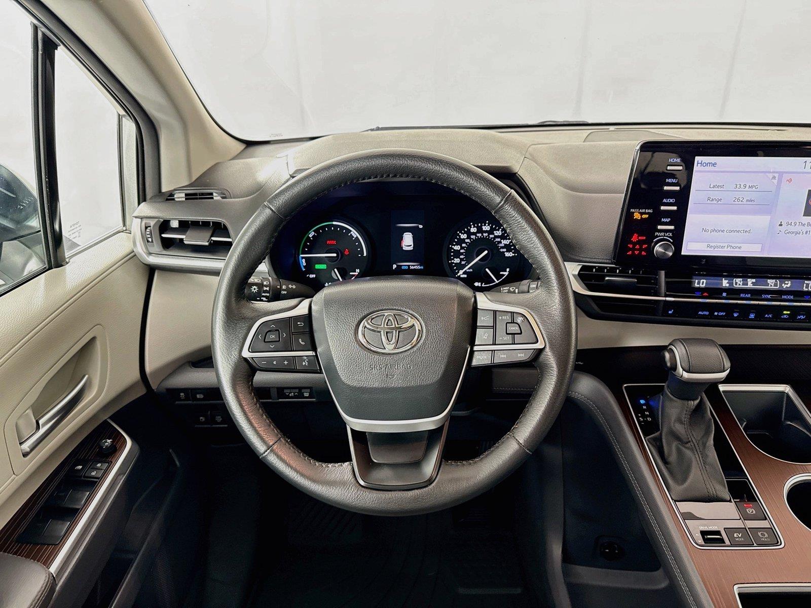2024 Toyota Sienna XLE 8-Passenger photo 32