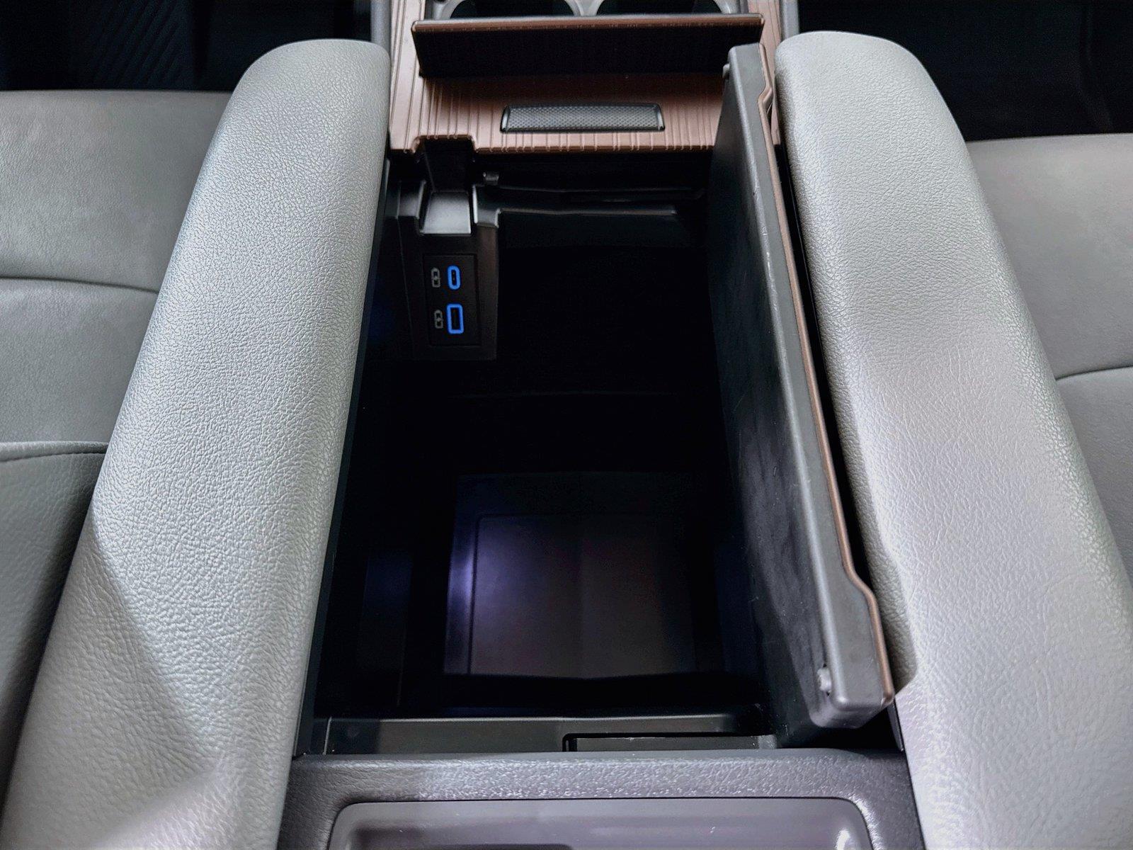2024 Toyota Sienna XLE 8-Passenger photo 34