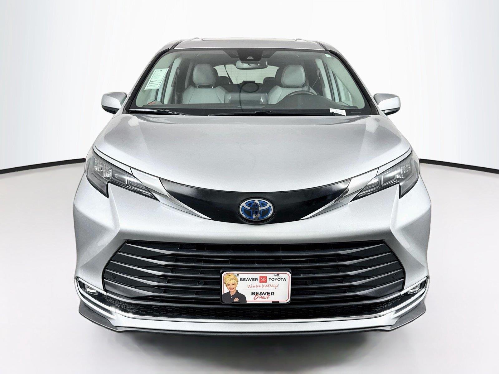 2024 Toyota Sienna XLE 8-Passenger photo 7