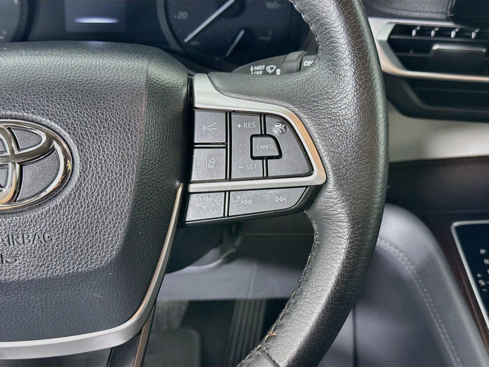 2024 Toyota Sienna XLE 8-Passenger photo 17