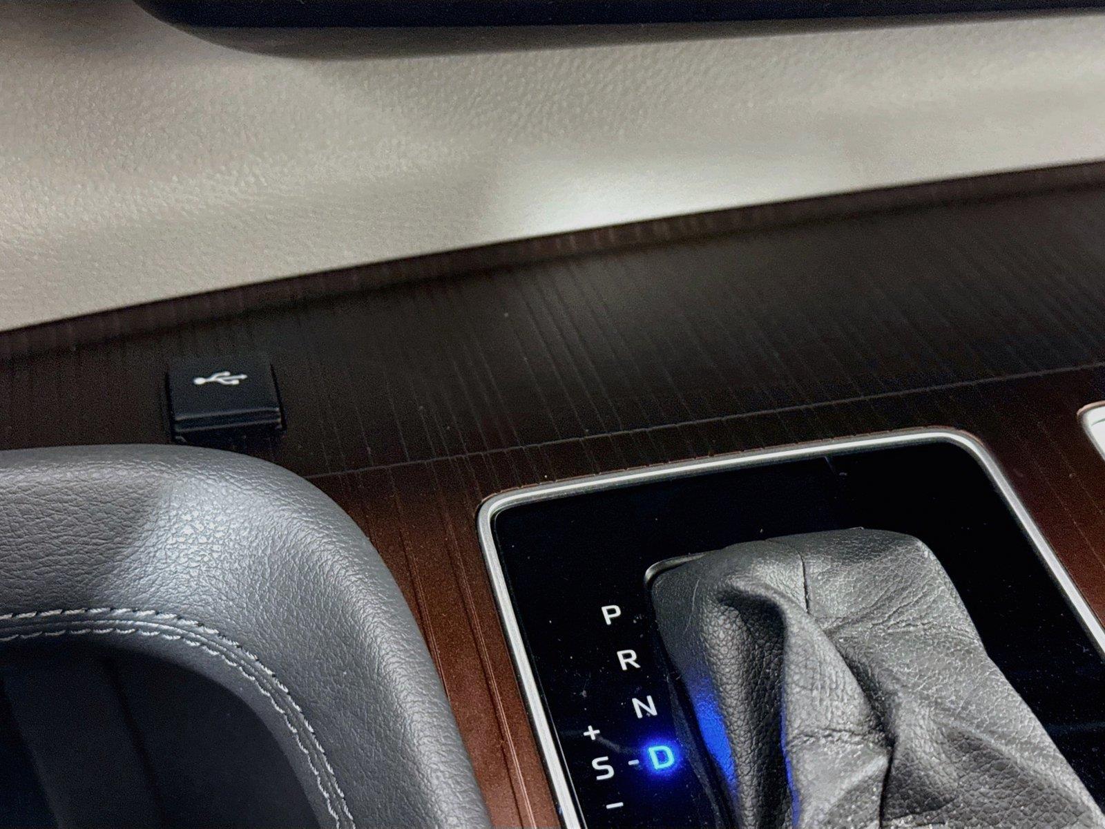 2024 Toyota Sienna XLE 8-Passenger photo 27