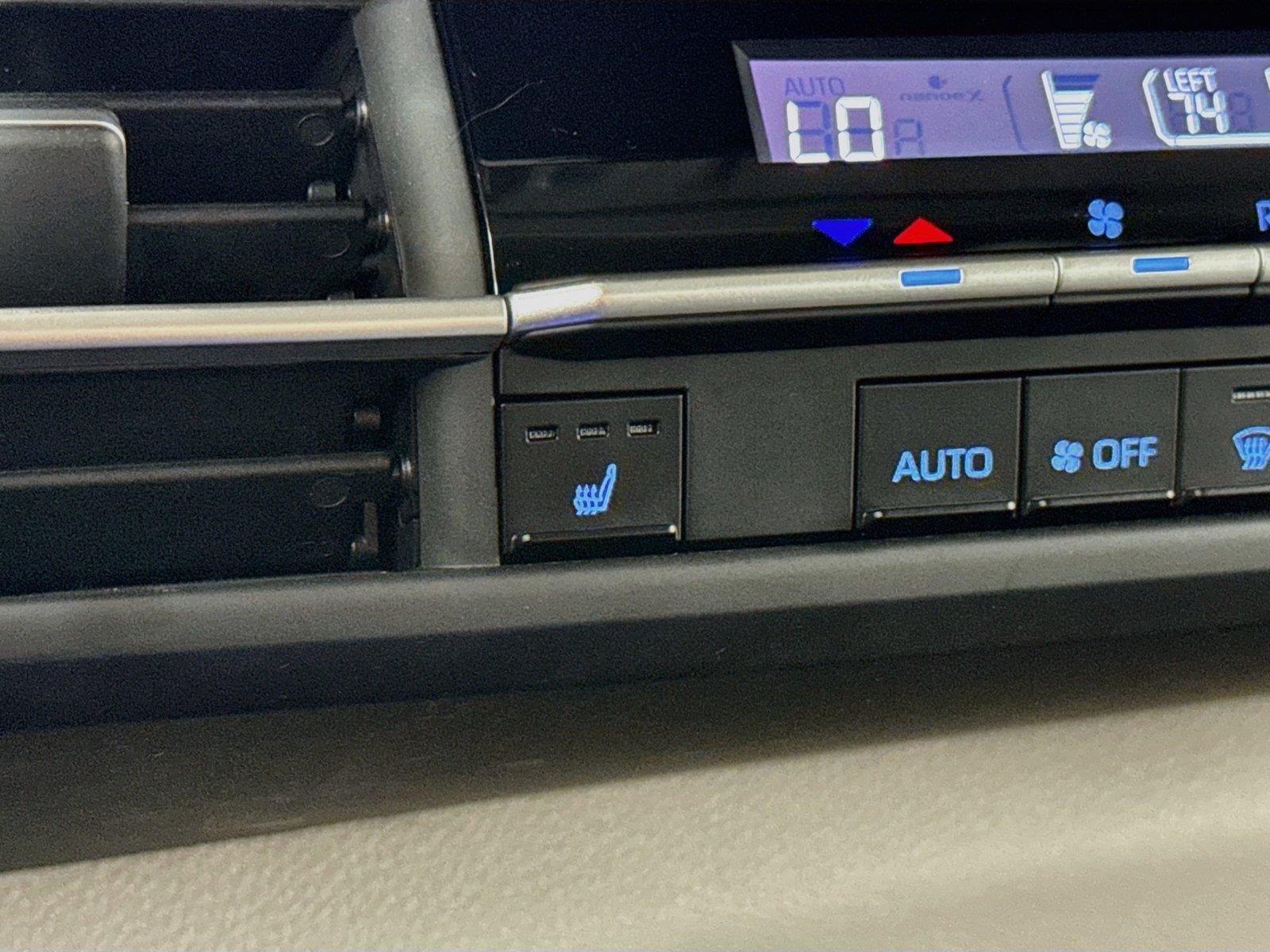 2024 Toyota Sienna XLE 8-Passenger photo 6