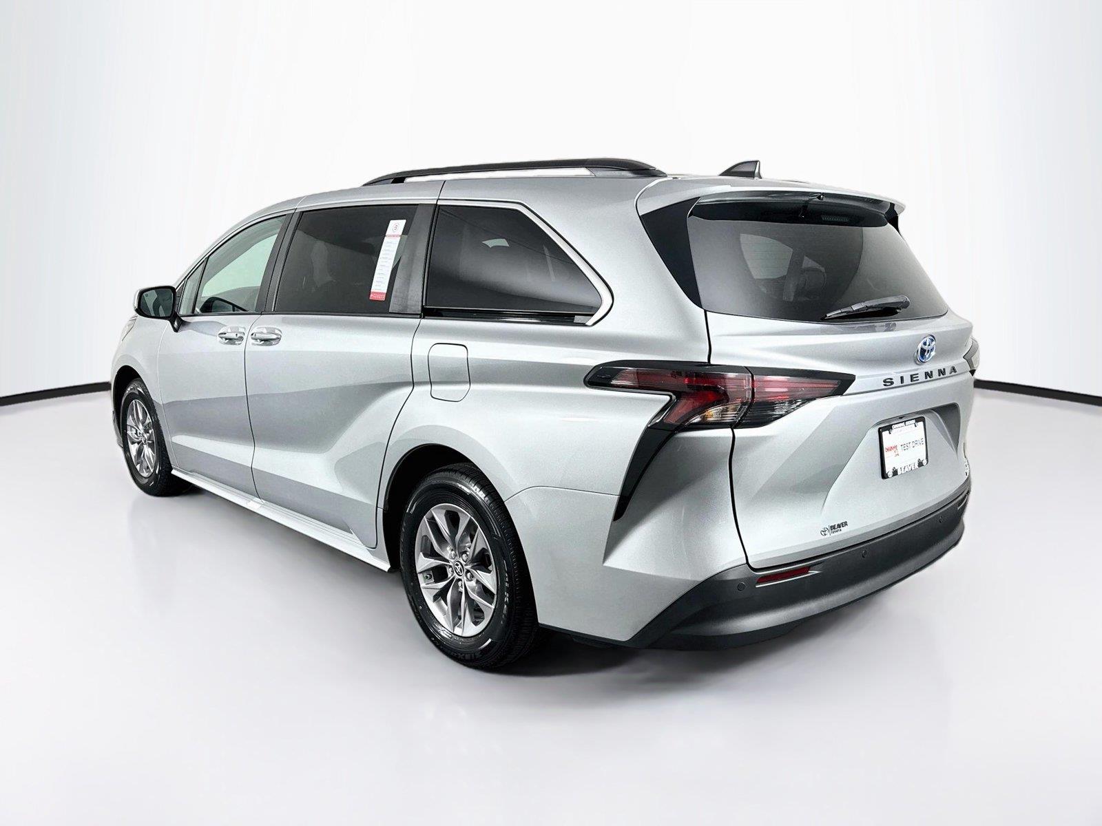 2024 Toyota Sienna XLE 8-Passenger photo 11