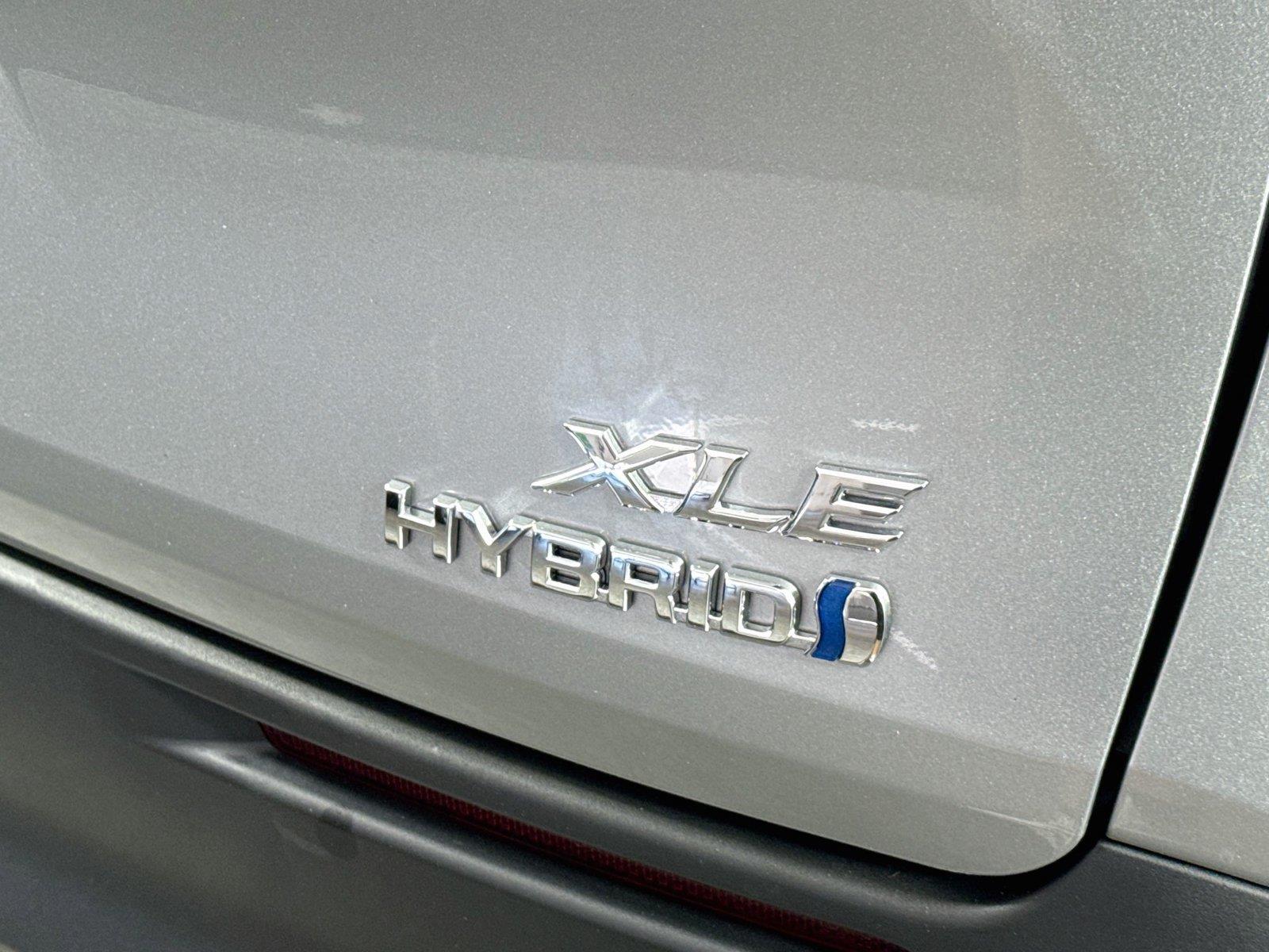 2024 Toyota Sienna XLE 8-Passenger photo 13
