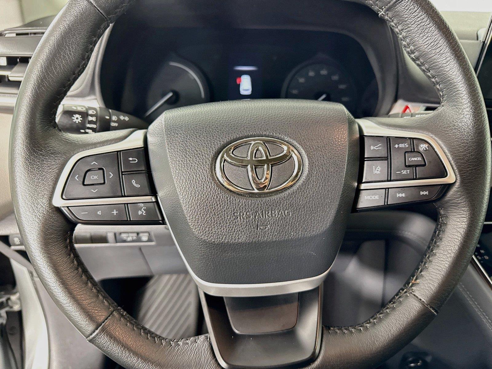 2024 Toyota Sienna XLE 8-Passenger photo 15