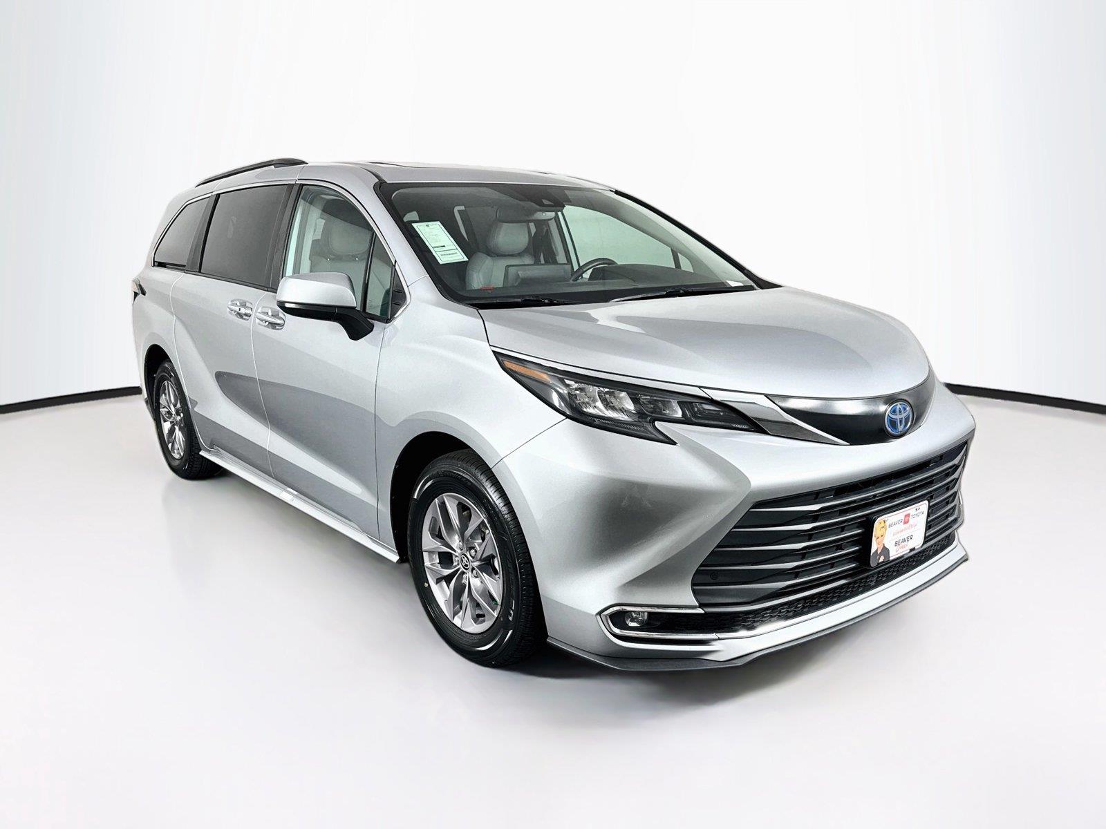 2024 Toyota Sienna XLE 8-Passenger photo 8