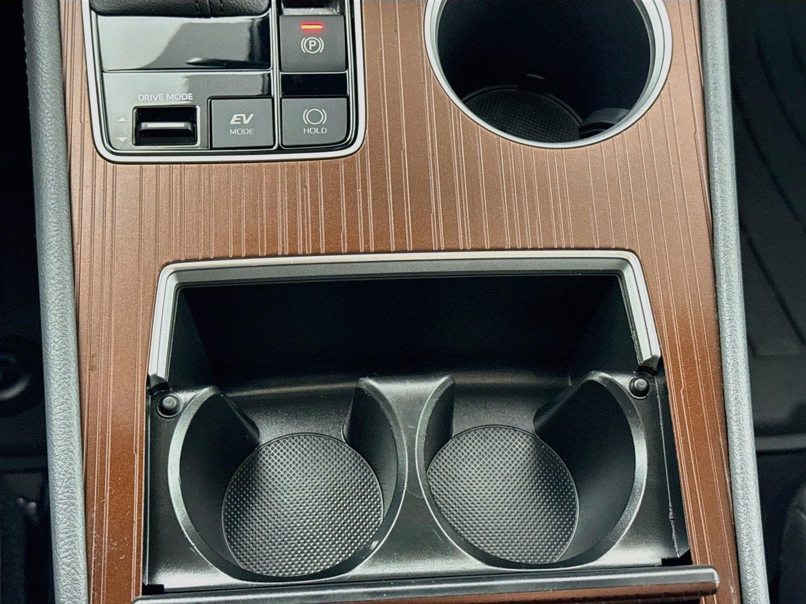 2024 Toyota Sienna XLE 8-Passenger photo 28