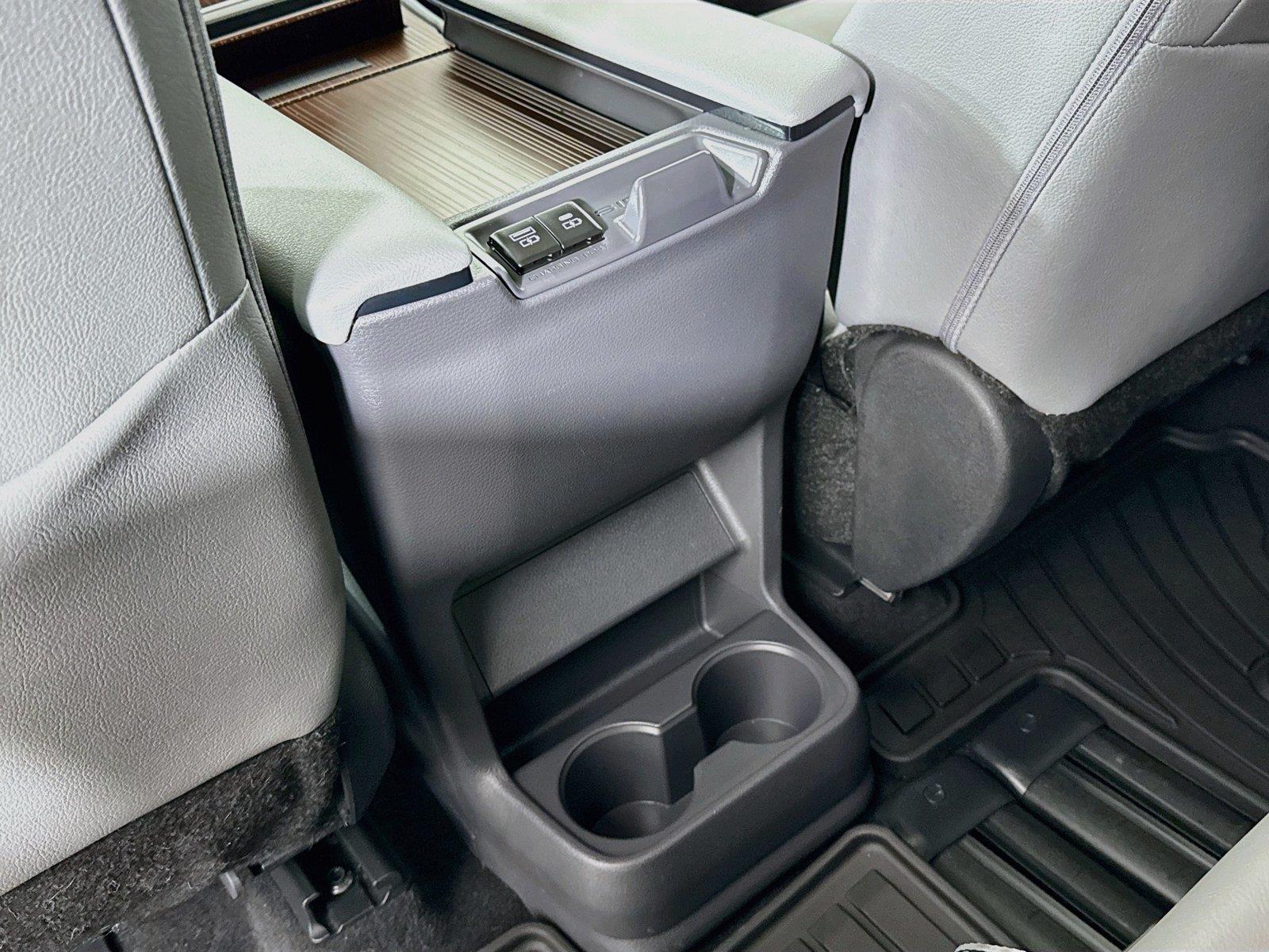 2024 Toyota Sienna XLE 8-Passenger photo 36