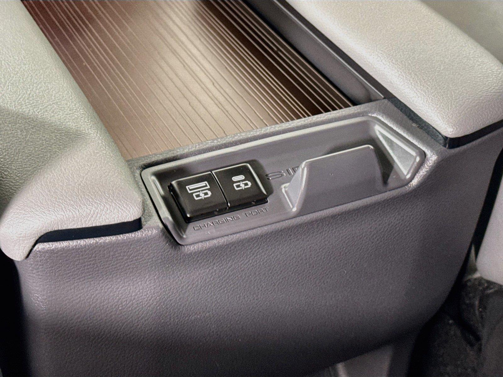 2024 Toyota Sienna XLE 8-Passenger photo 37