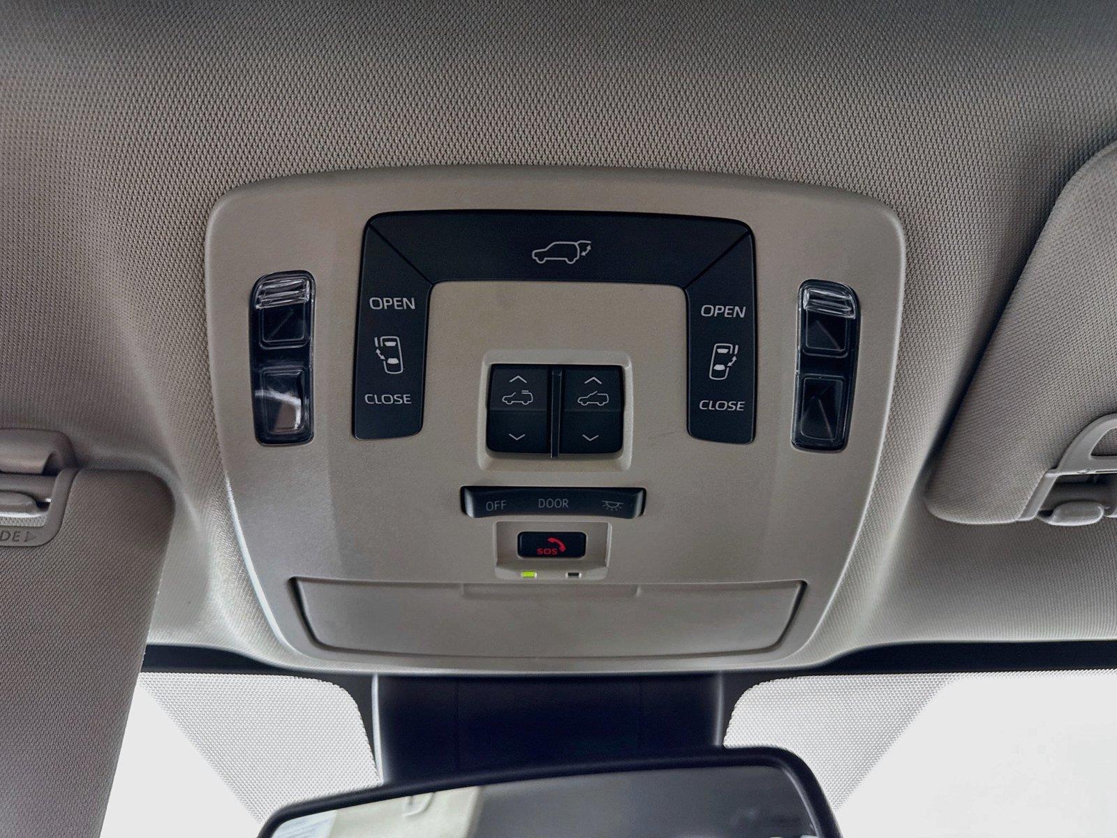 2024 Toyota Sienna XLE 8-Passenger photo 22