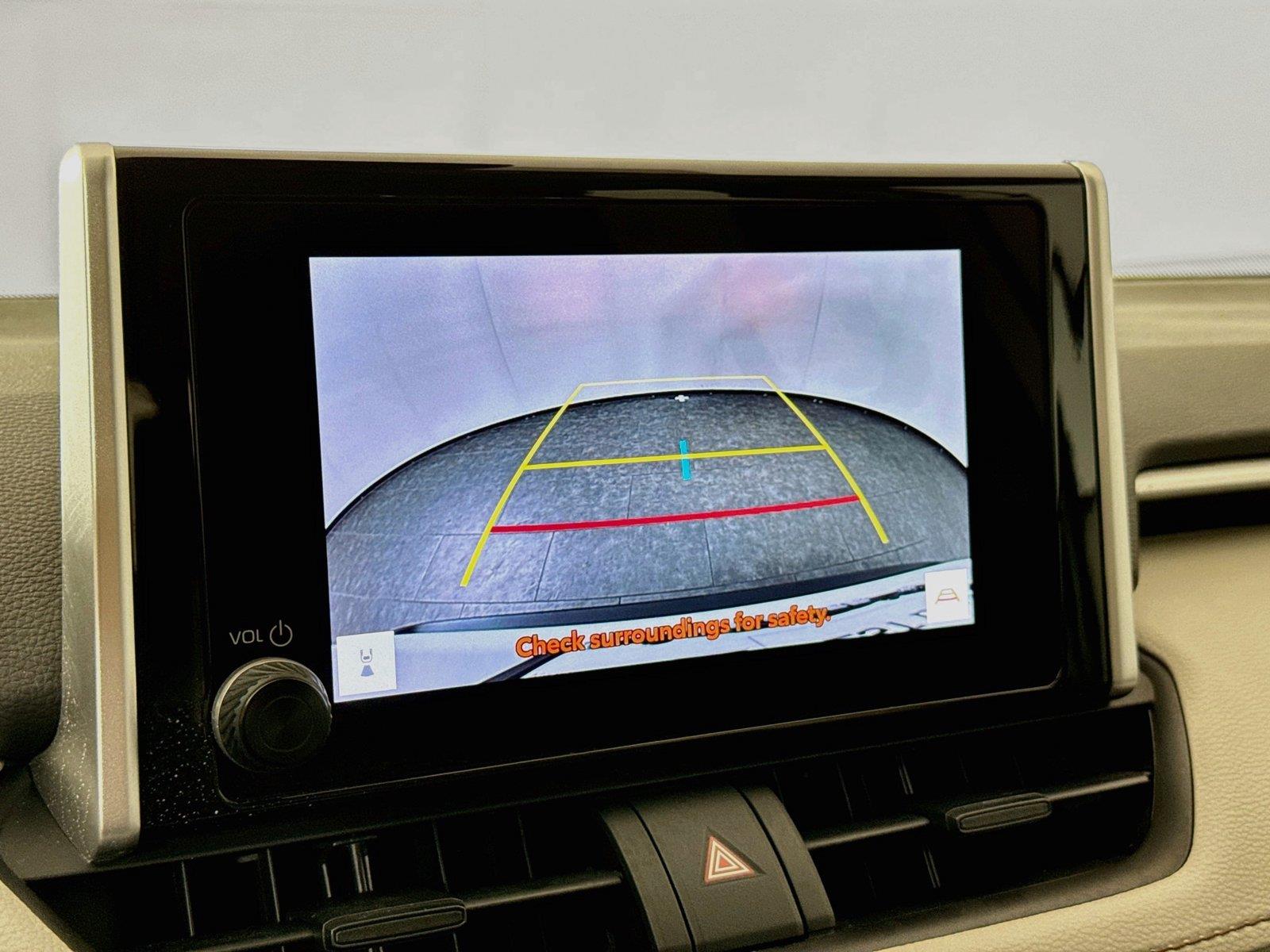 2025 Toyota RAV4 Hybrid XLE photo 24