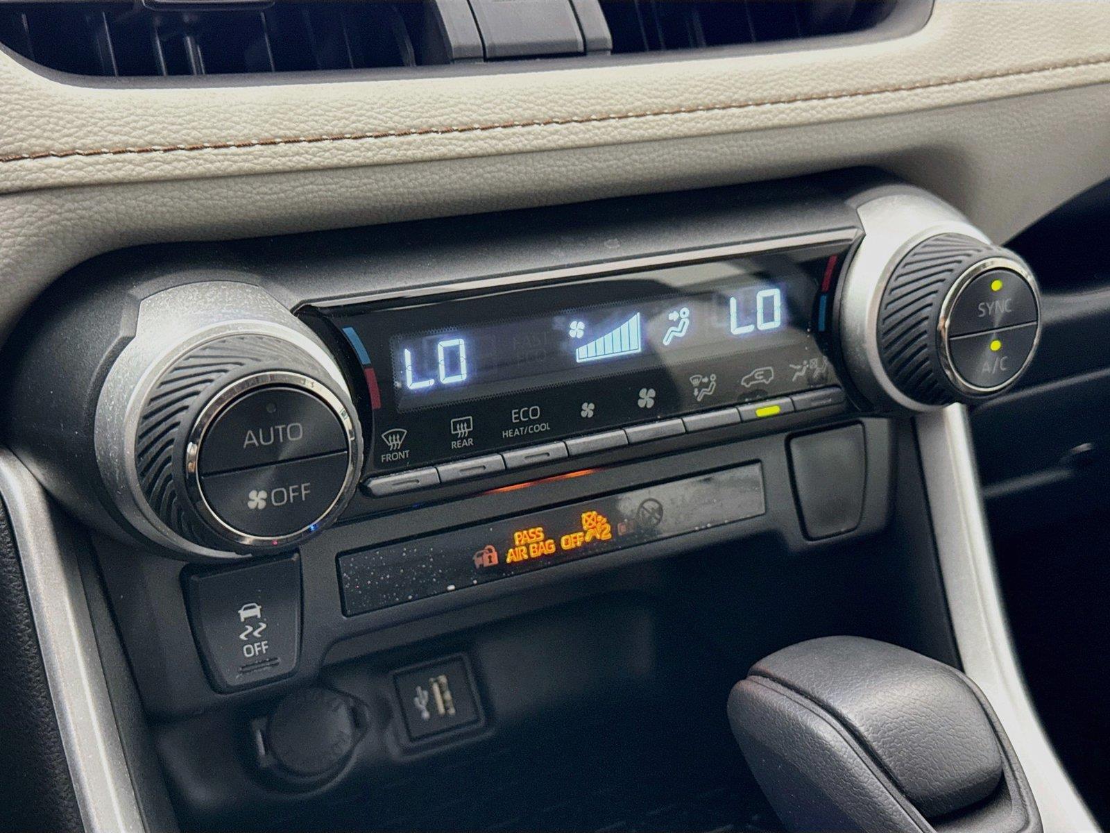 2025 Toyota RAV4 Hybrid XLE photo 25