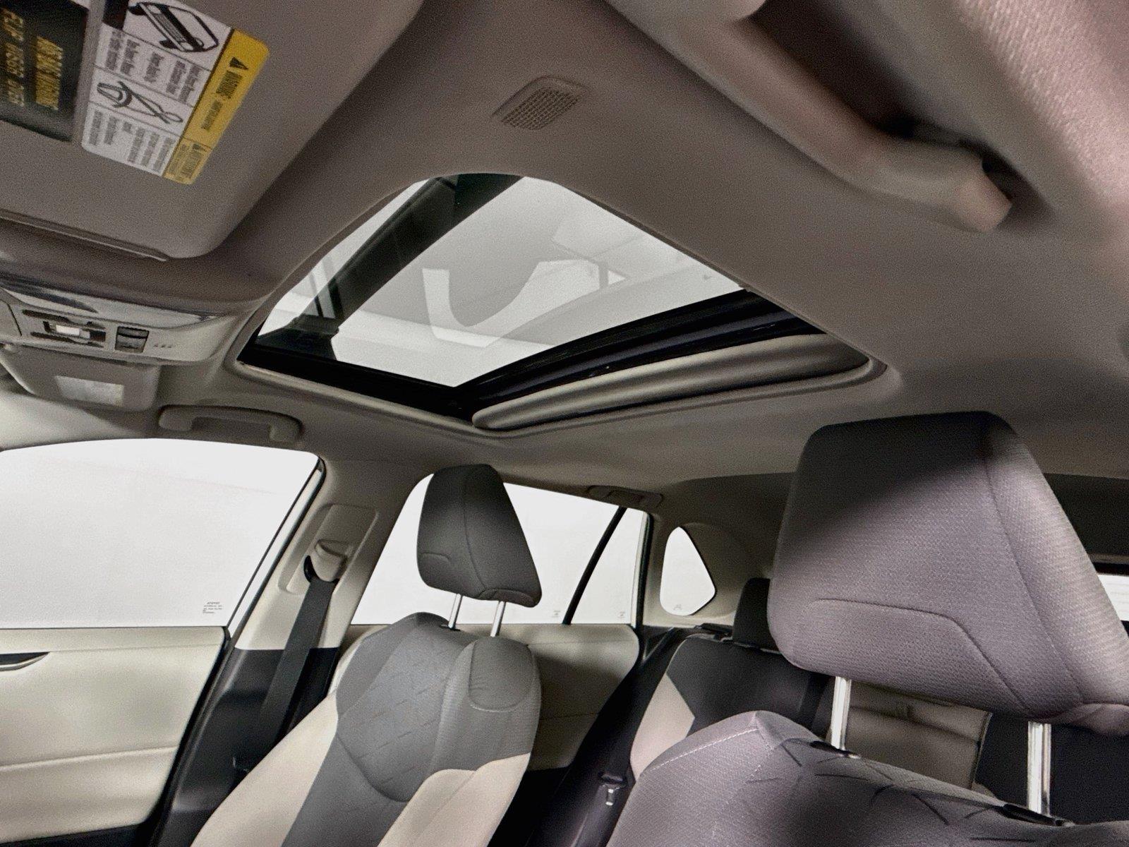 2025 Toyota RAV4 Hybrid XLE photo 5