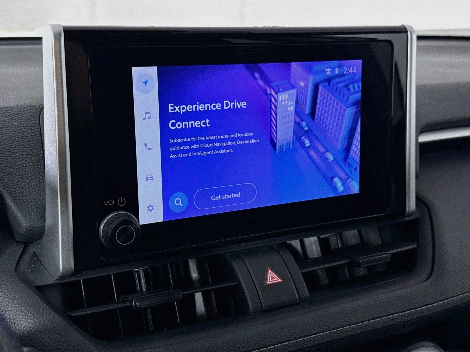 2025 Toyota RAV4 XLE photo 6