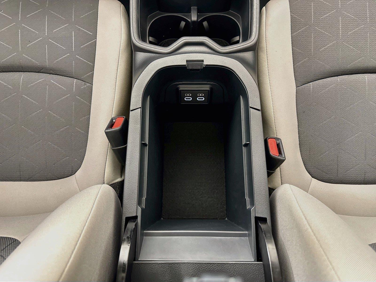 2025 Toyota RAV4 Hybrid XLE photo 32