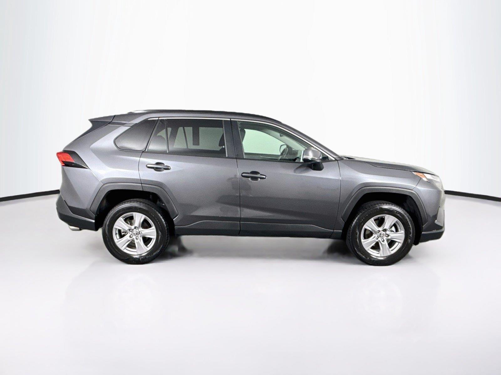 2025 Toyota RAV4 XLE photo 9