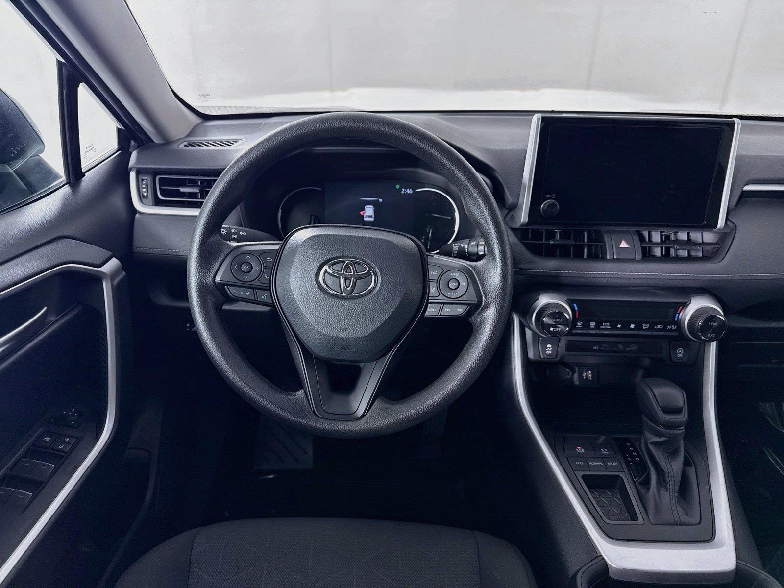 2025 Toyota RAV4 XLE photo 30