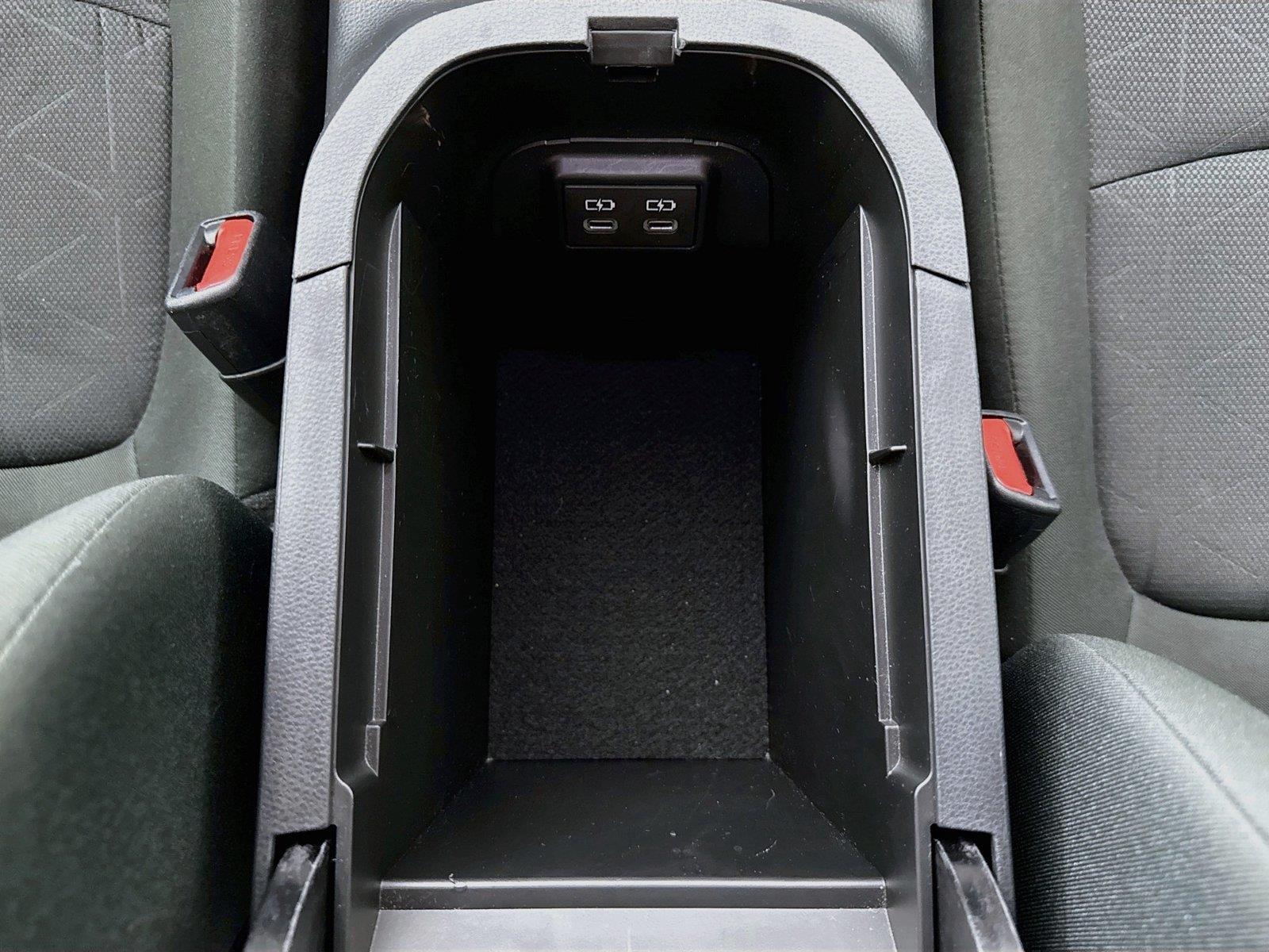 2025 Toyota RAV4 XLE photo 32