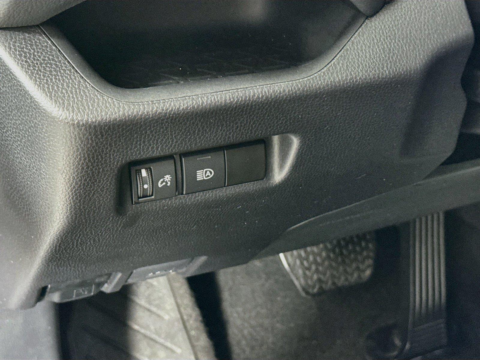 2025 Toyota RAV4 XLE photo 14