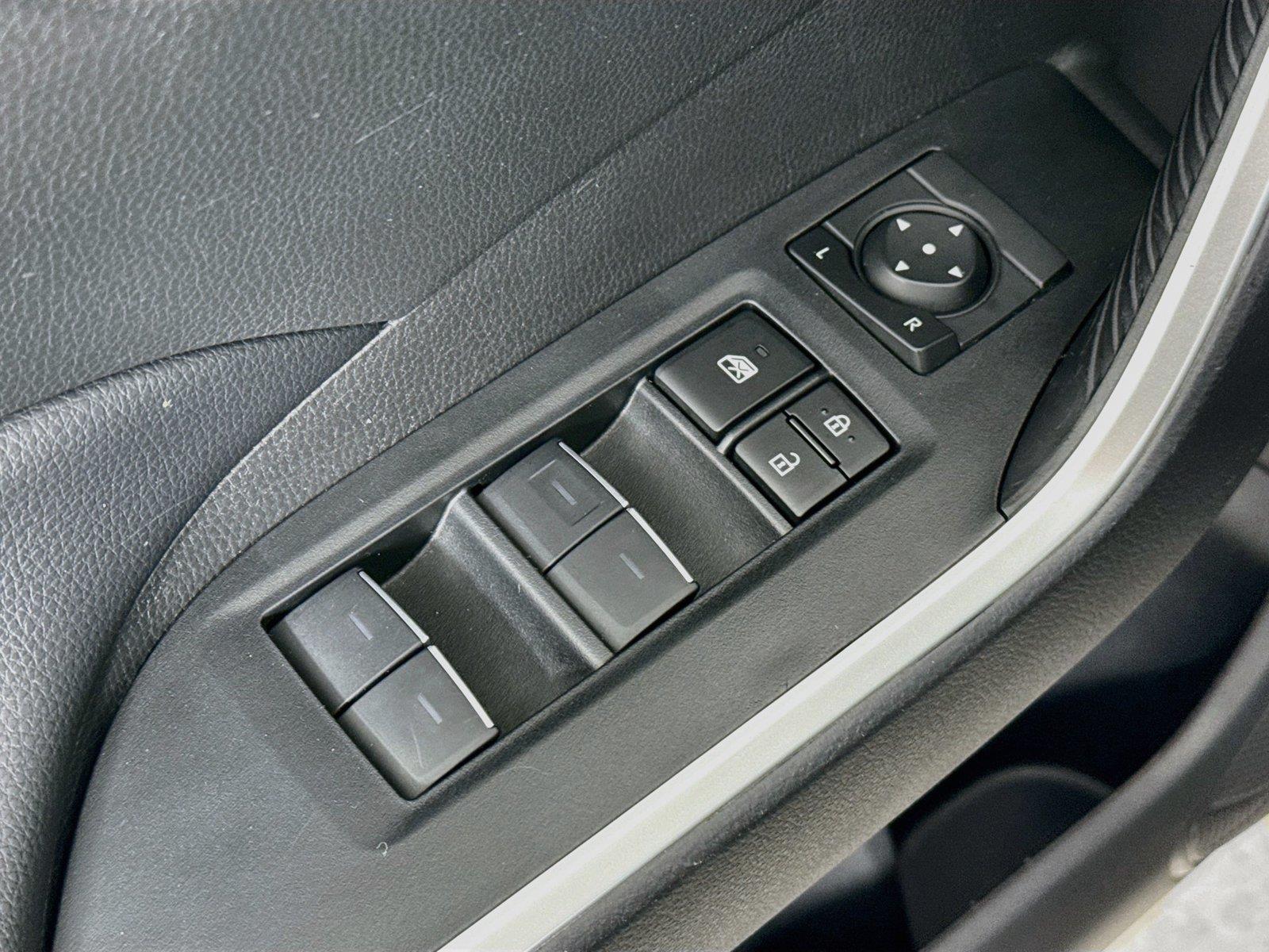 2025 Toyota RAV4 XLE photo 27