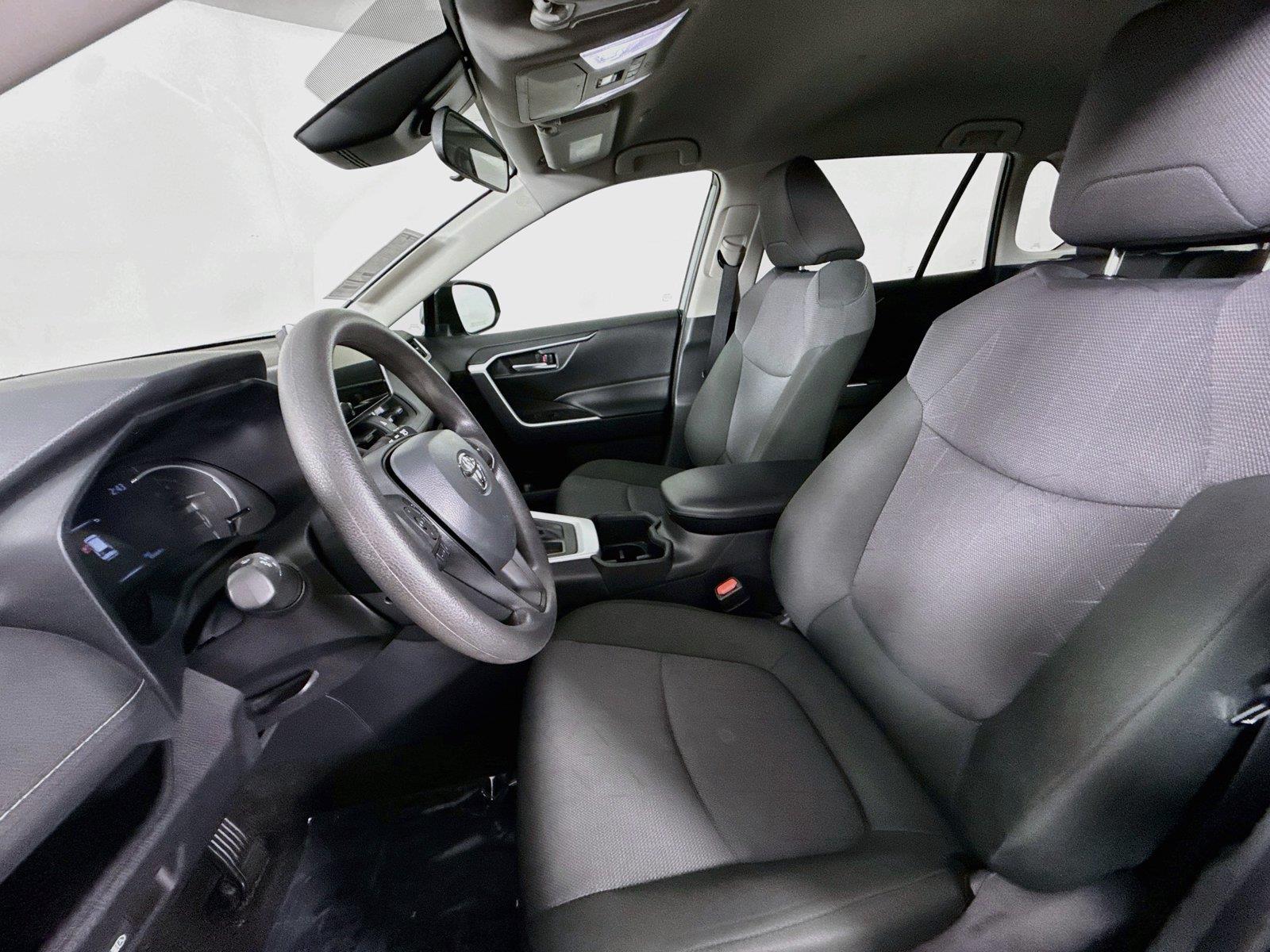 2025 Toyota RAV4 XLE photo 2