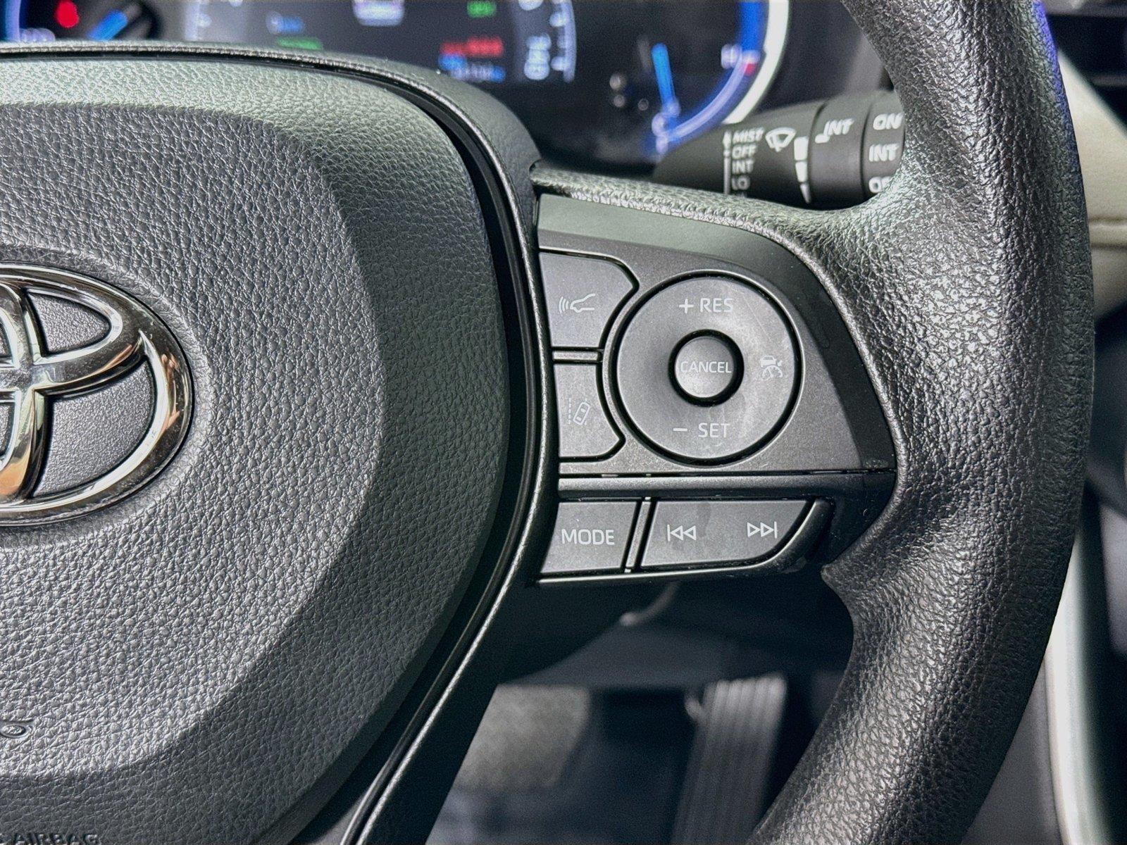 2025 Toyota RAV4 Hybrid XLE photo 17
