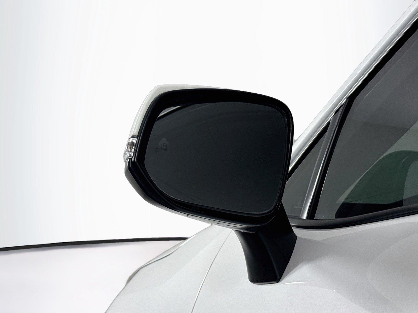 2025 Toyota RAV4 Hybrid XLE photo 4