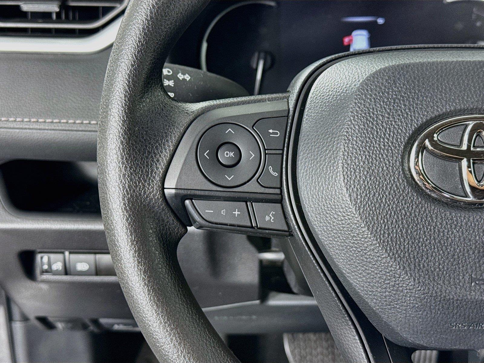 2025 Toyota RAV4 XLE photo 16