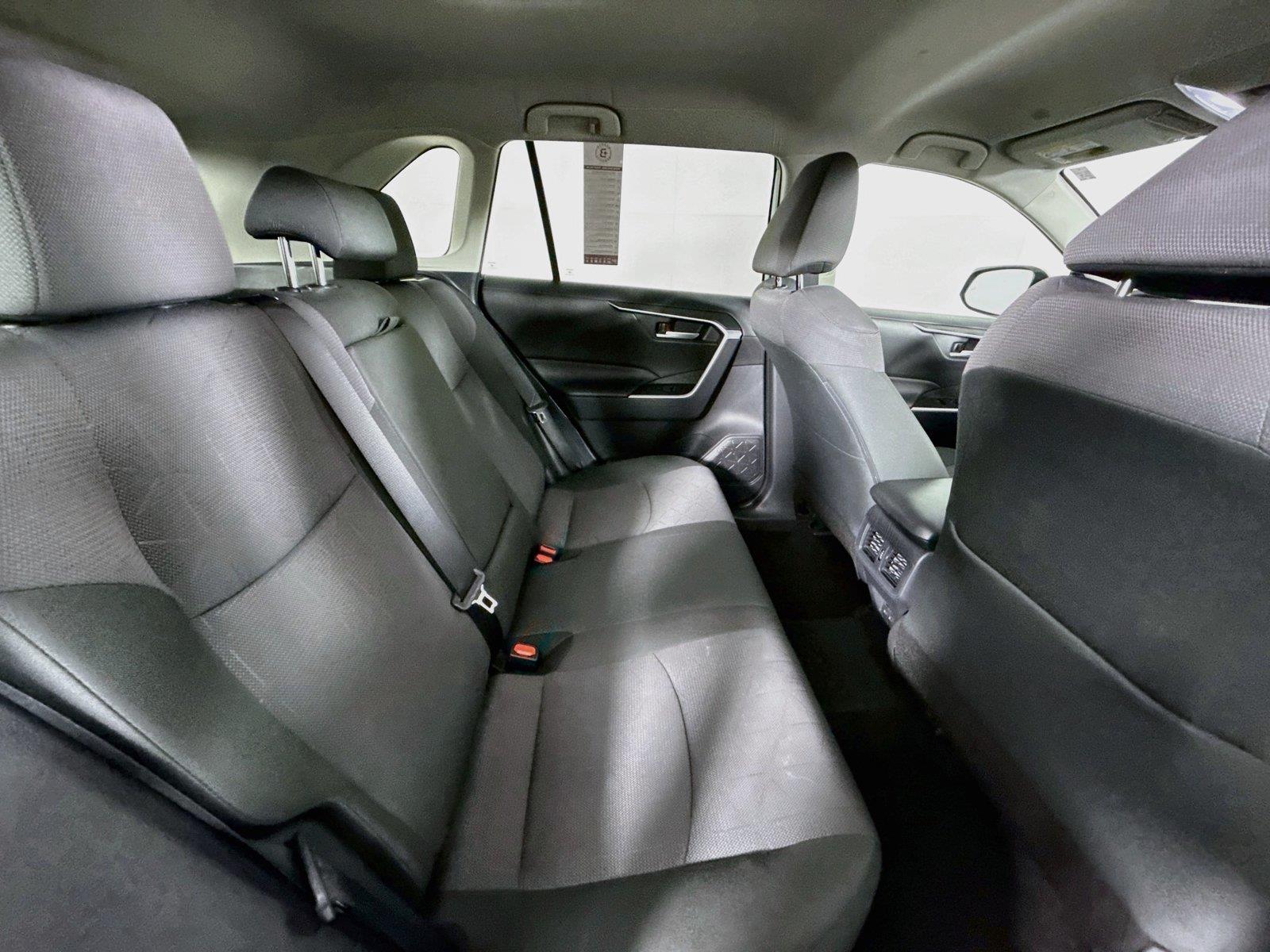 2025 Toyota RAV4 XLE photo 39