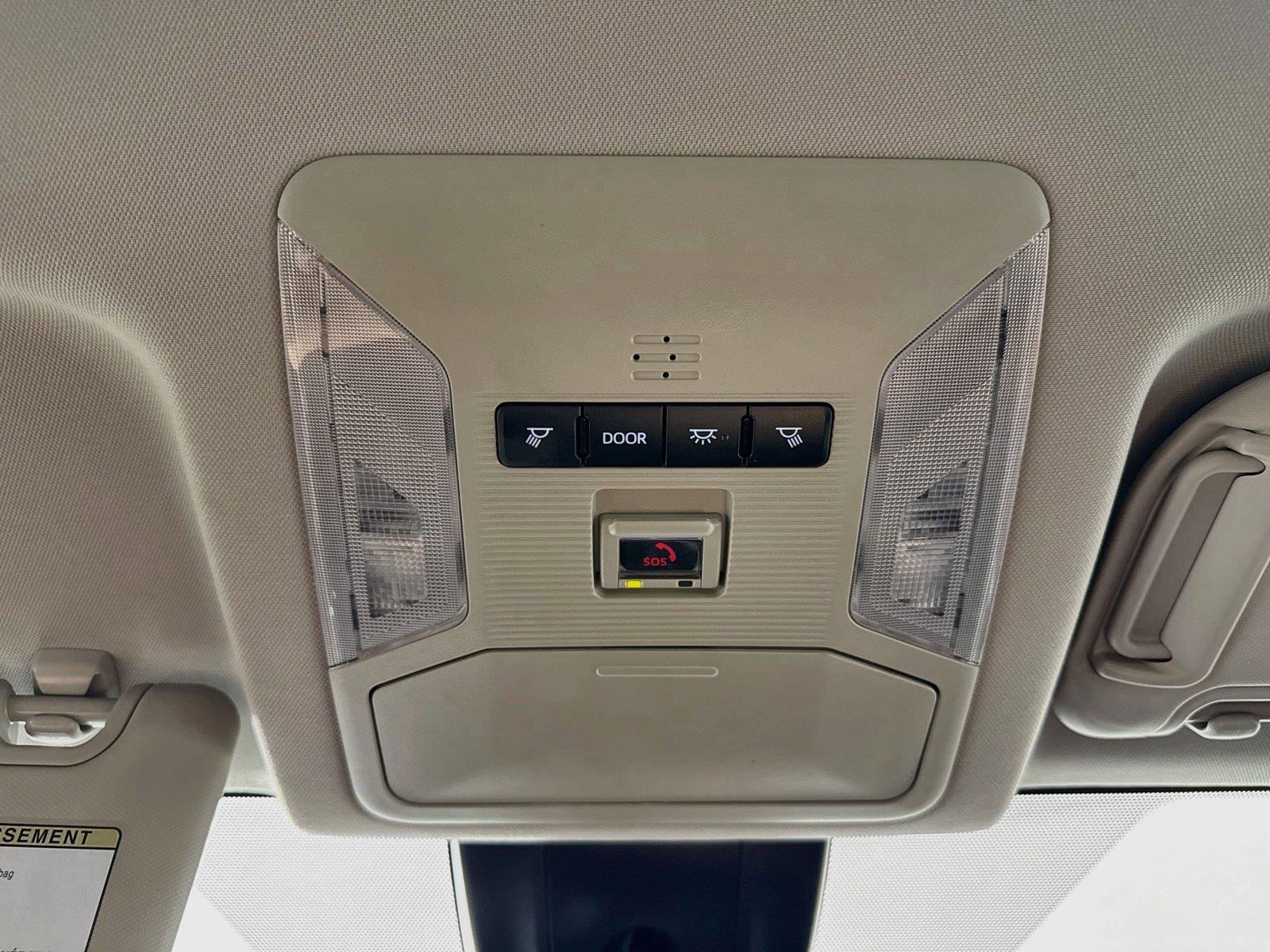 2025 Toyota RAV4 XLE photo 5