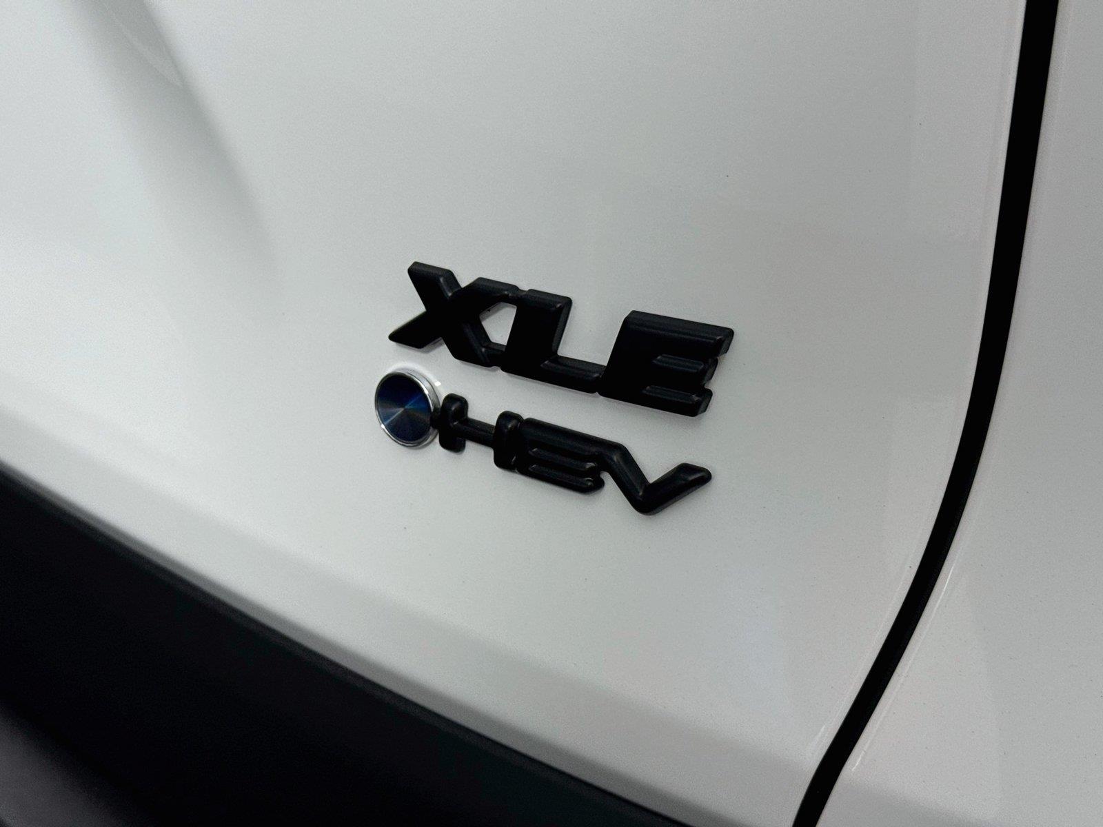 2025 Toyota RAV4 Hybrid XLE photo 13
