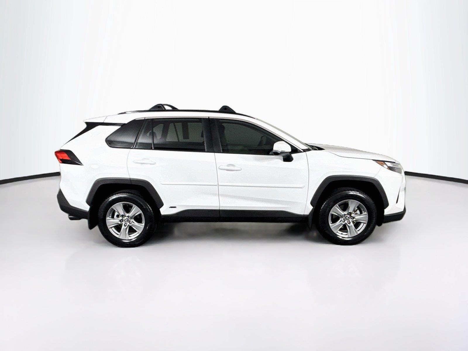 2025 Toyota RAV4 Hybrid XLE photo 9