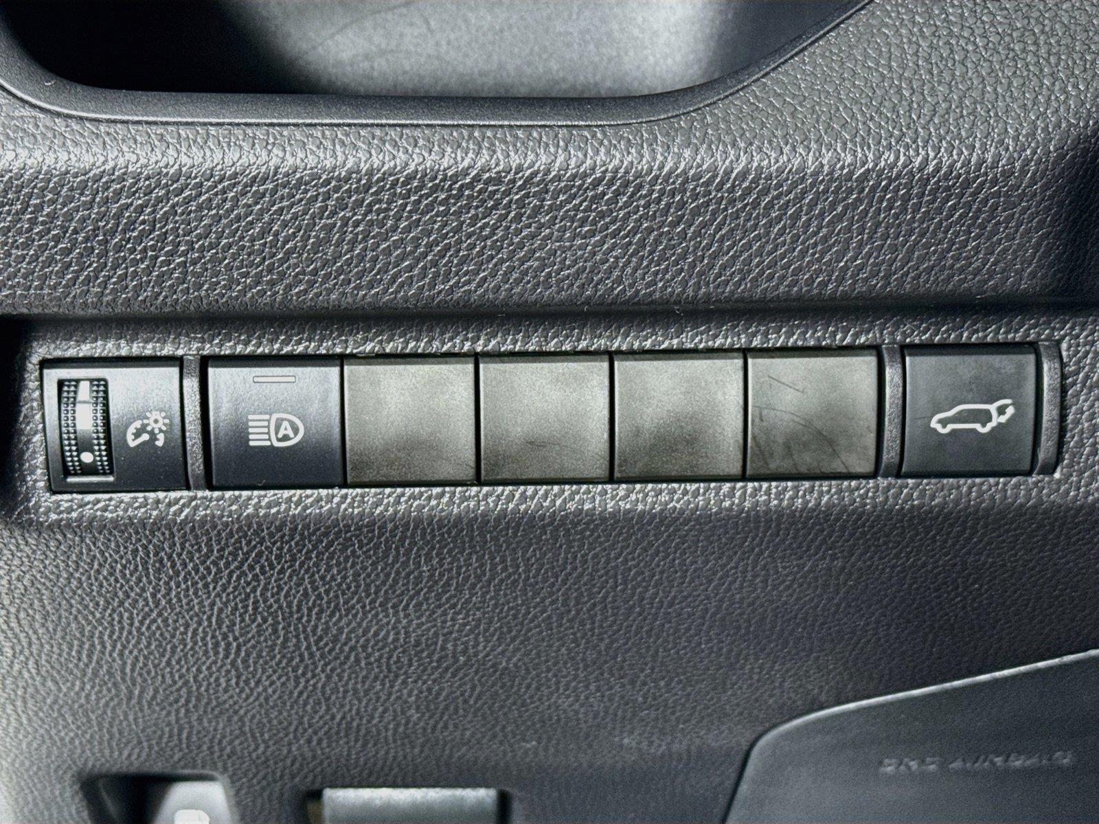 2025 Toyota RAV4 Hybrid XLE photo 14