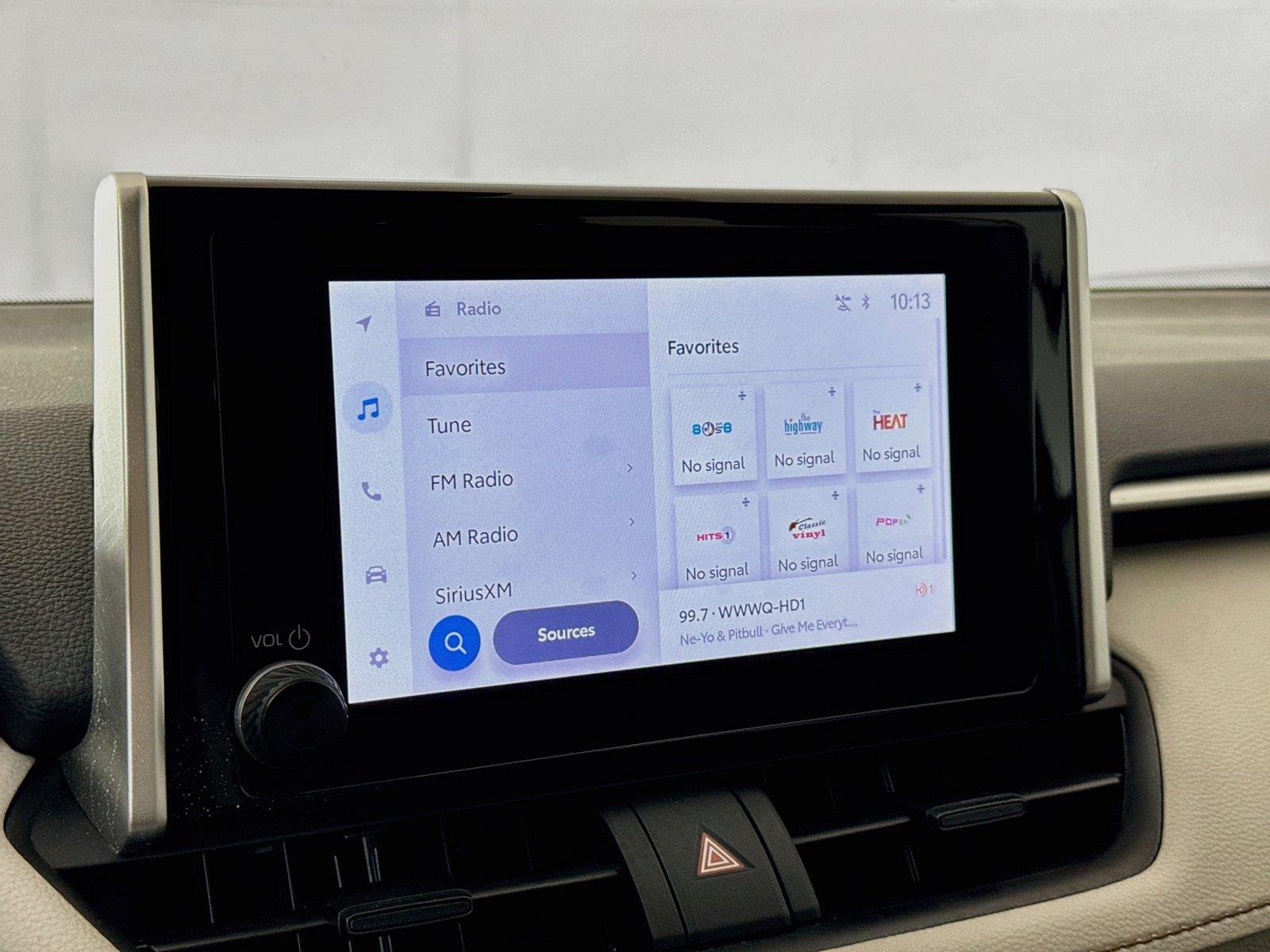 2025 Toyota RAV4 Hybrid XLE photo 23