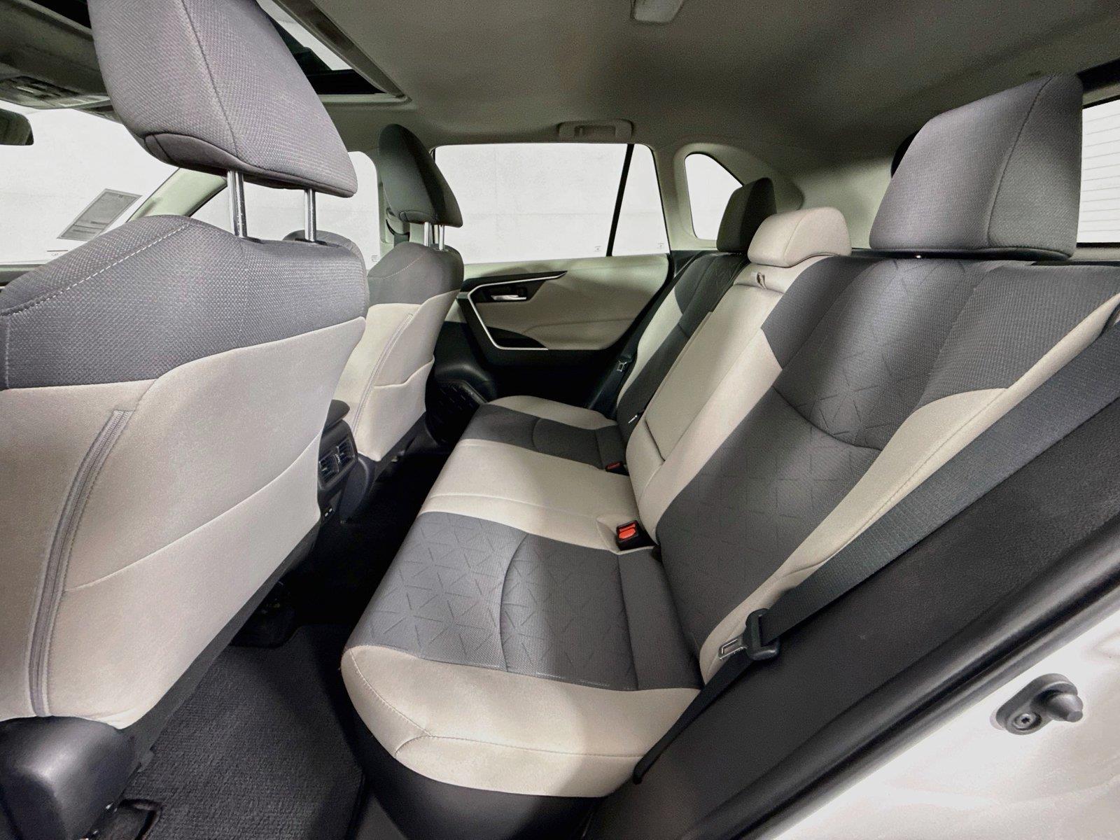 2025 Toyota RAV4 Hybrid XLE photo 29