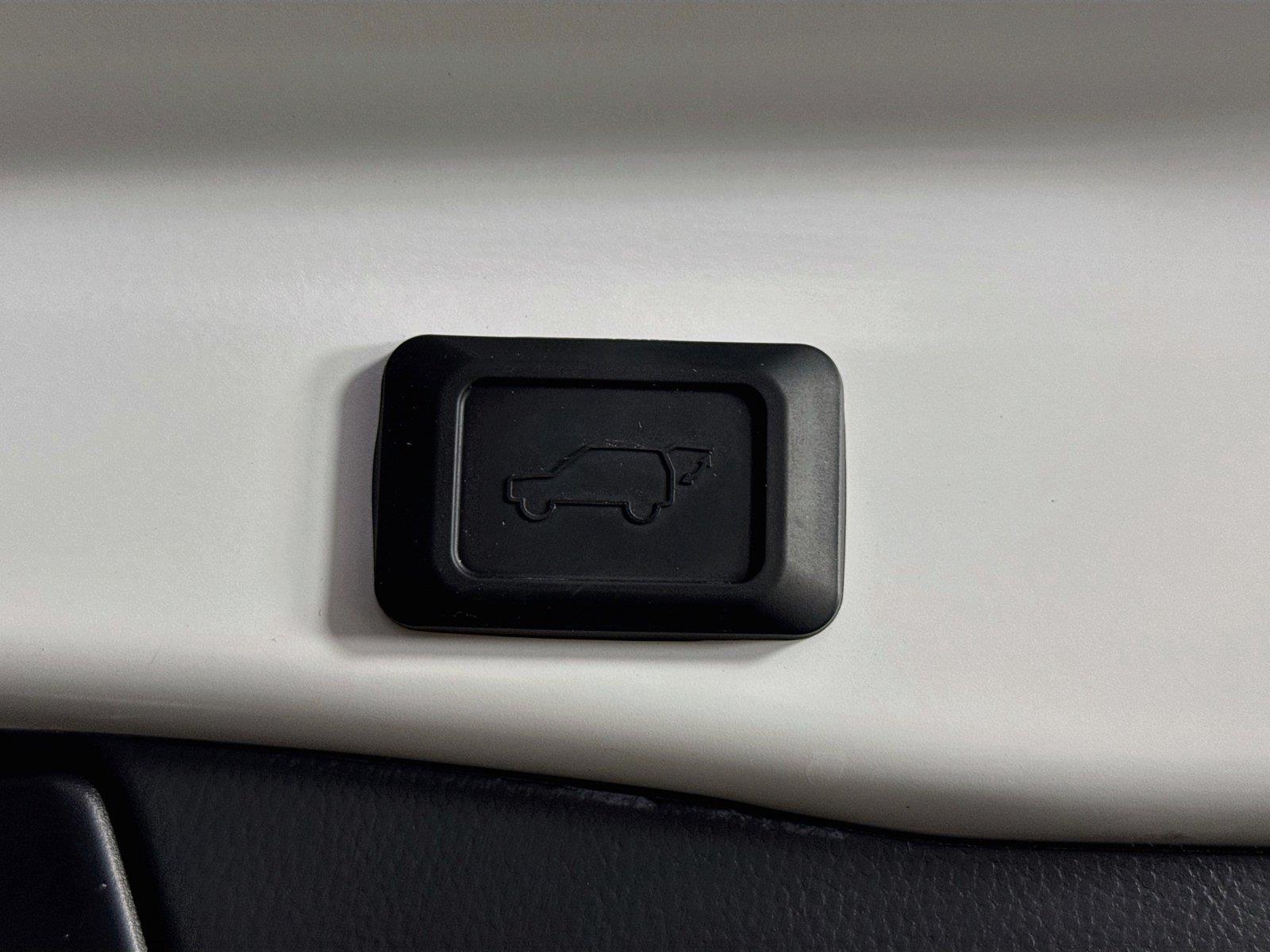 2025 Toyota RAV4 Hybrid XLE photo 39