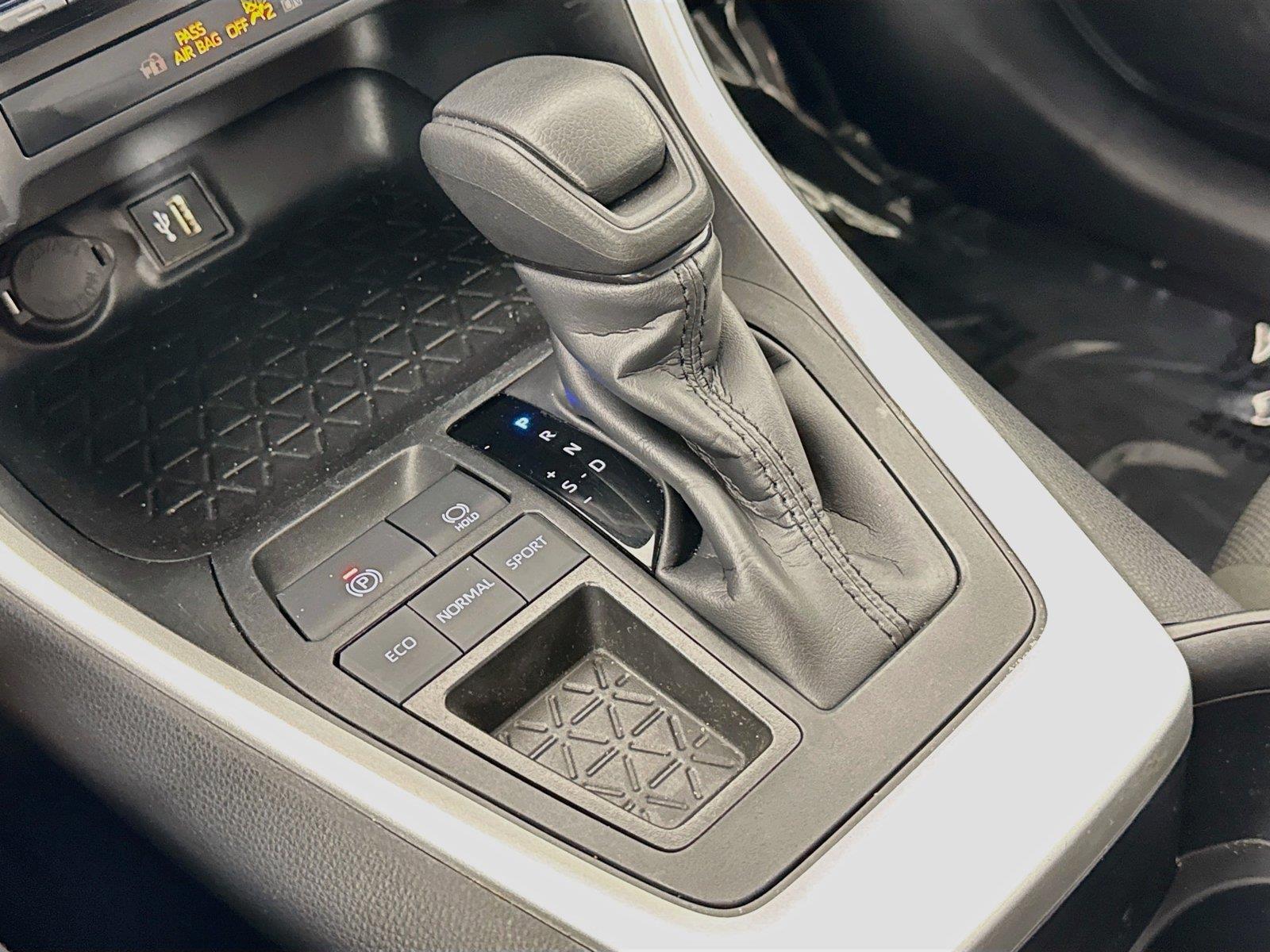 2025 Toyota RAV4 XLE photo 24