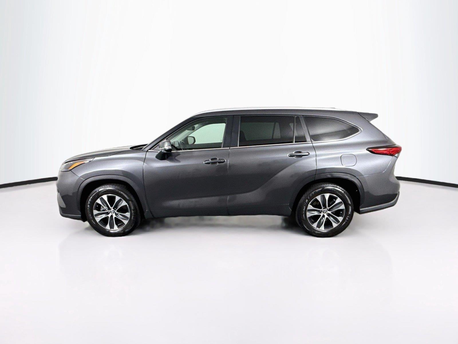 2023 Toyota Highlander XLE photo 13