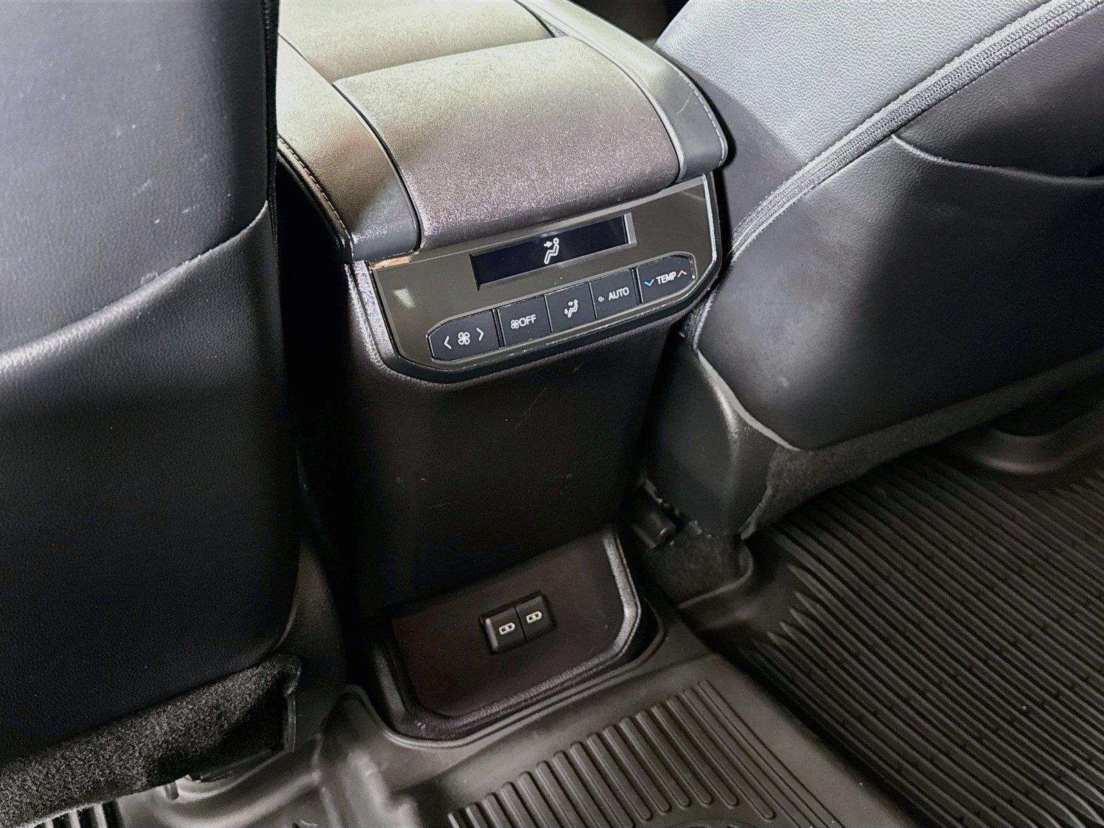 2023 Toyota Highlander XLE photo 38