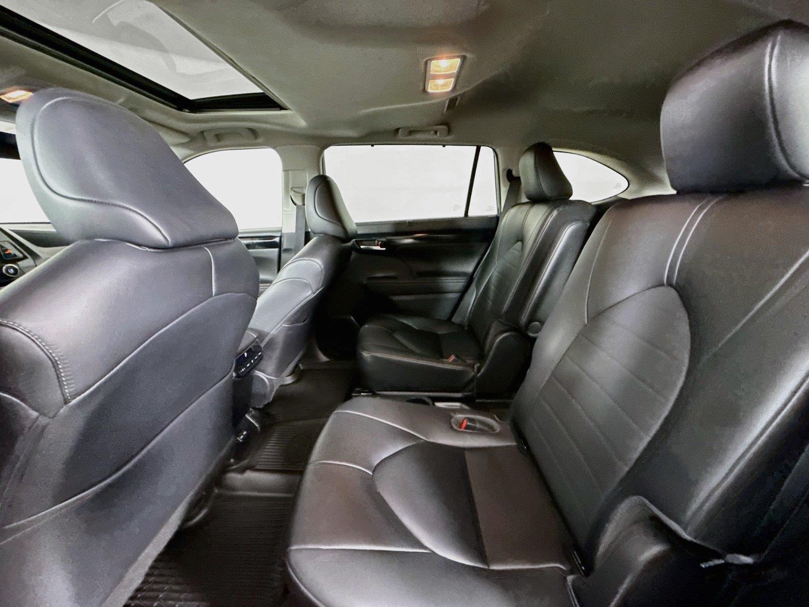 2023 Toyota Highlander XLE photo 32