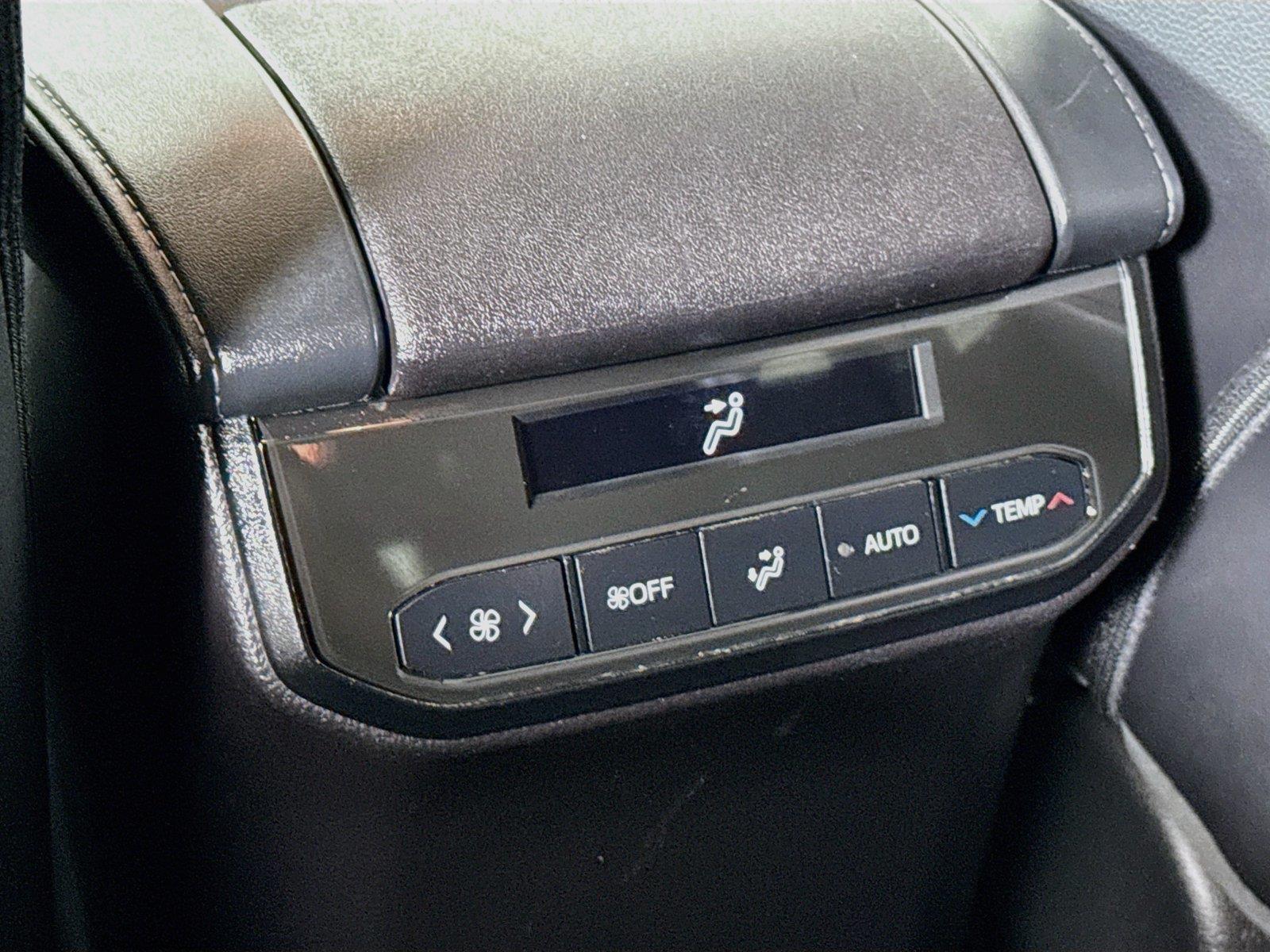 2023 Toyota Highlander XLE photo 39