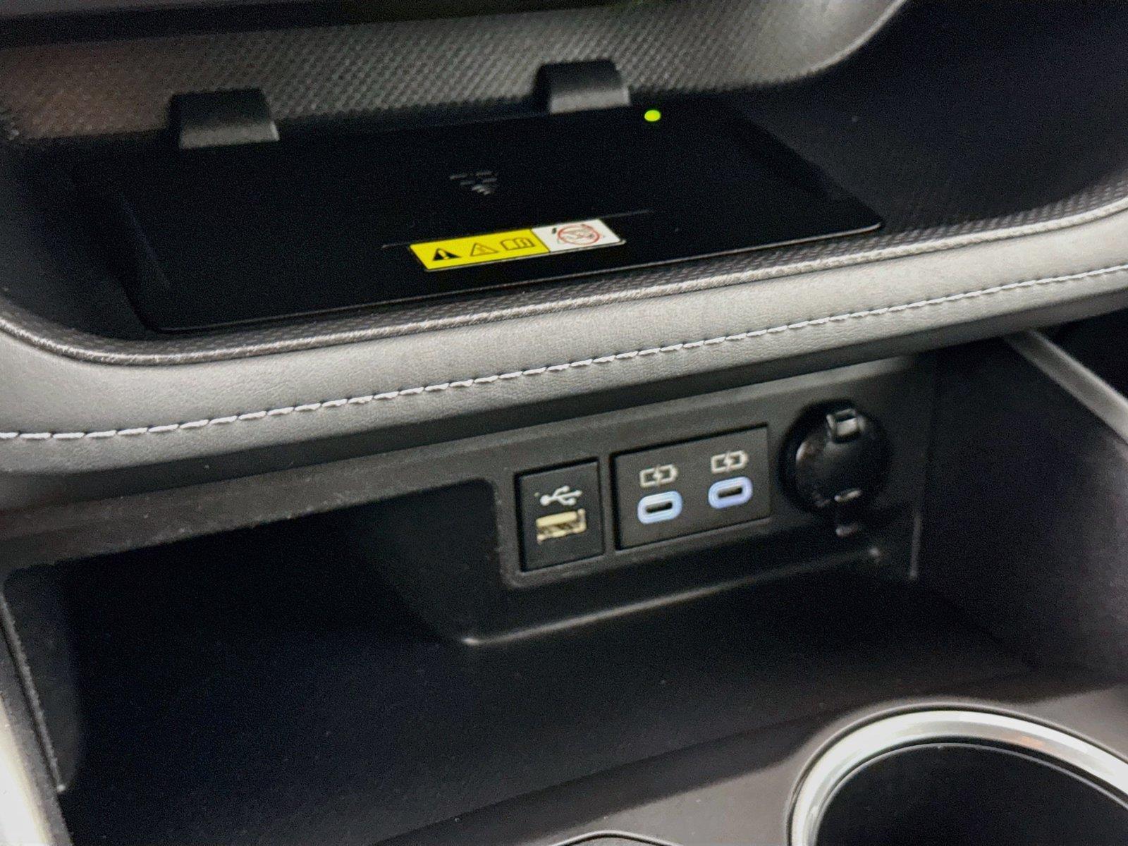 2023 Toyota Highlander XLE photo 28