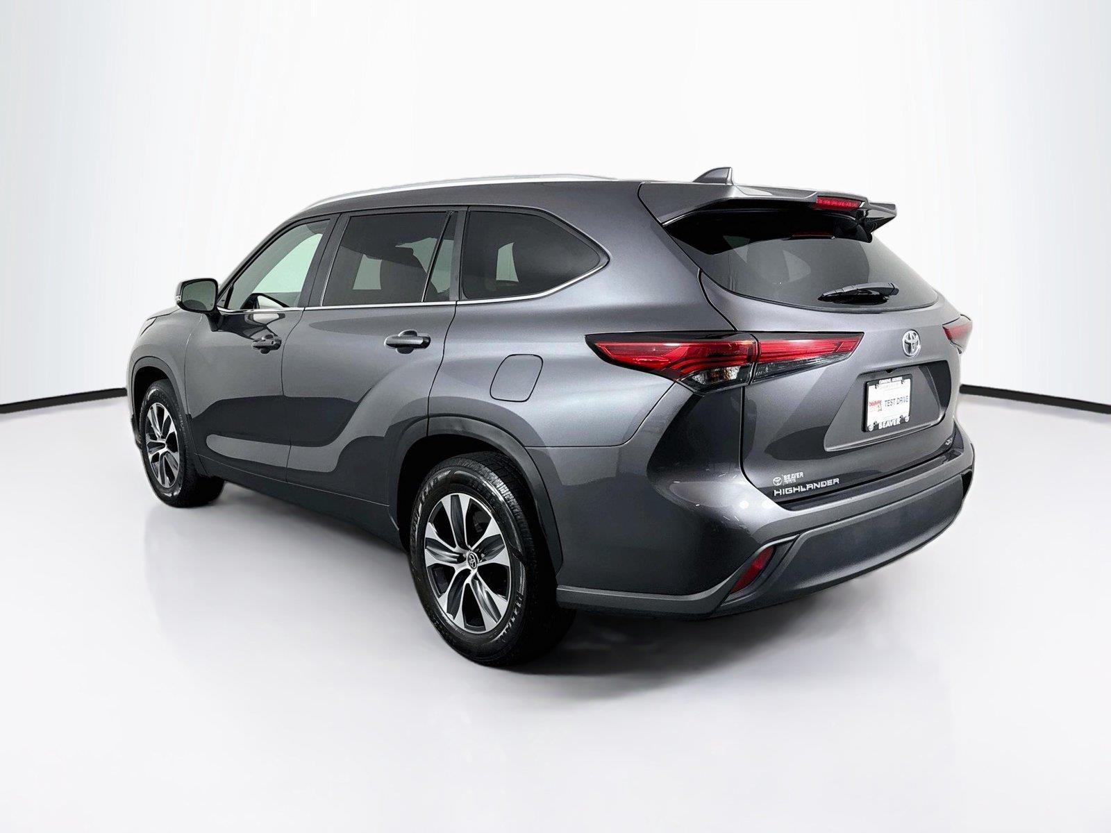 2023 Toyota Highlander XLE photo 12