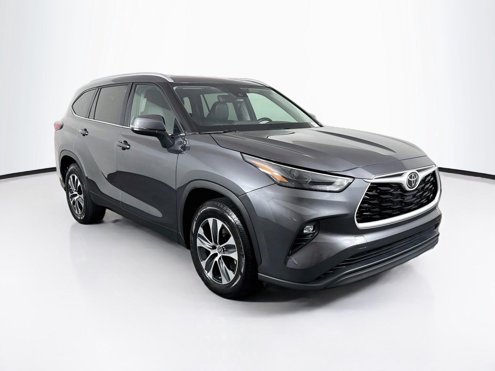 2023 Toyota Highlander XLE photo 9
