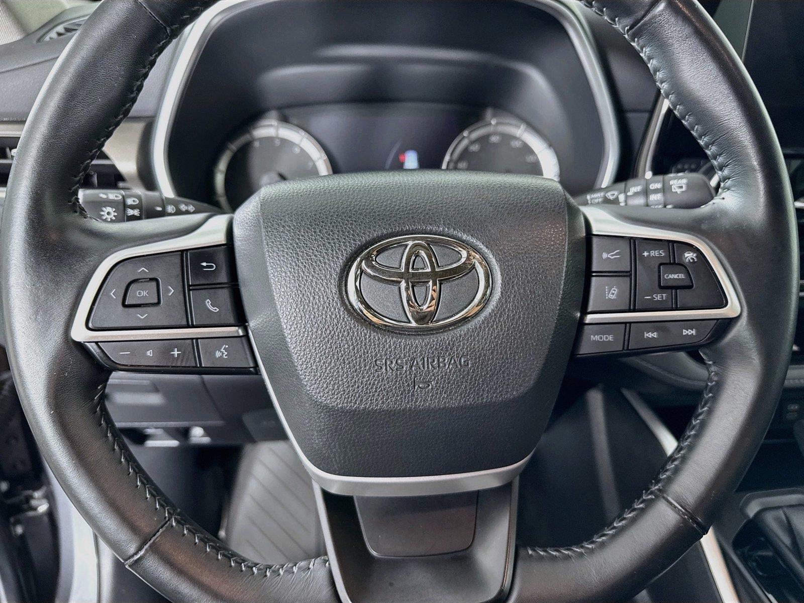 2023 Toyota Highlander XLE photo 16